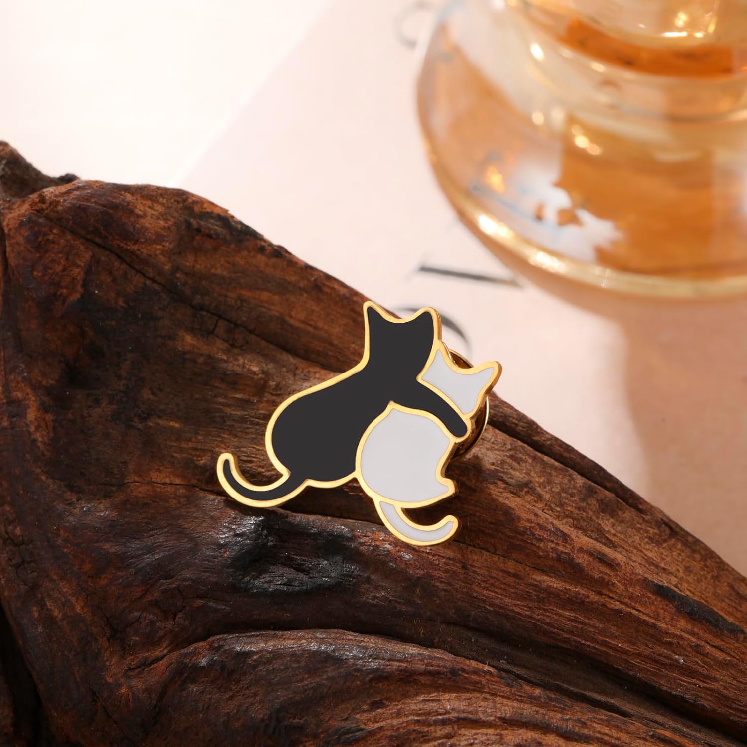 Thumbnail 1 de Dreamtimes Katzenbrosche & Hundebrosche als Anstecknadel aus Edelstahl – Motiv Katze und Hund kuscheln