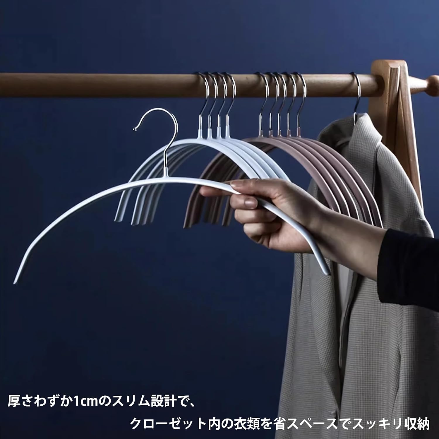 Detalle de AYO アーチ型ハンガー 10本組 ブラック PVCコーティング・厚さ1cm