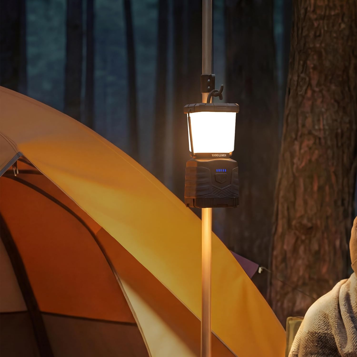 Detalle de Amazon Basics Camping Essentials Lantern, 360-Degree 1000 Lumen LED