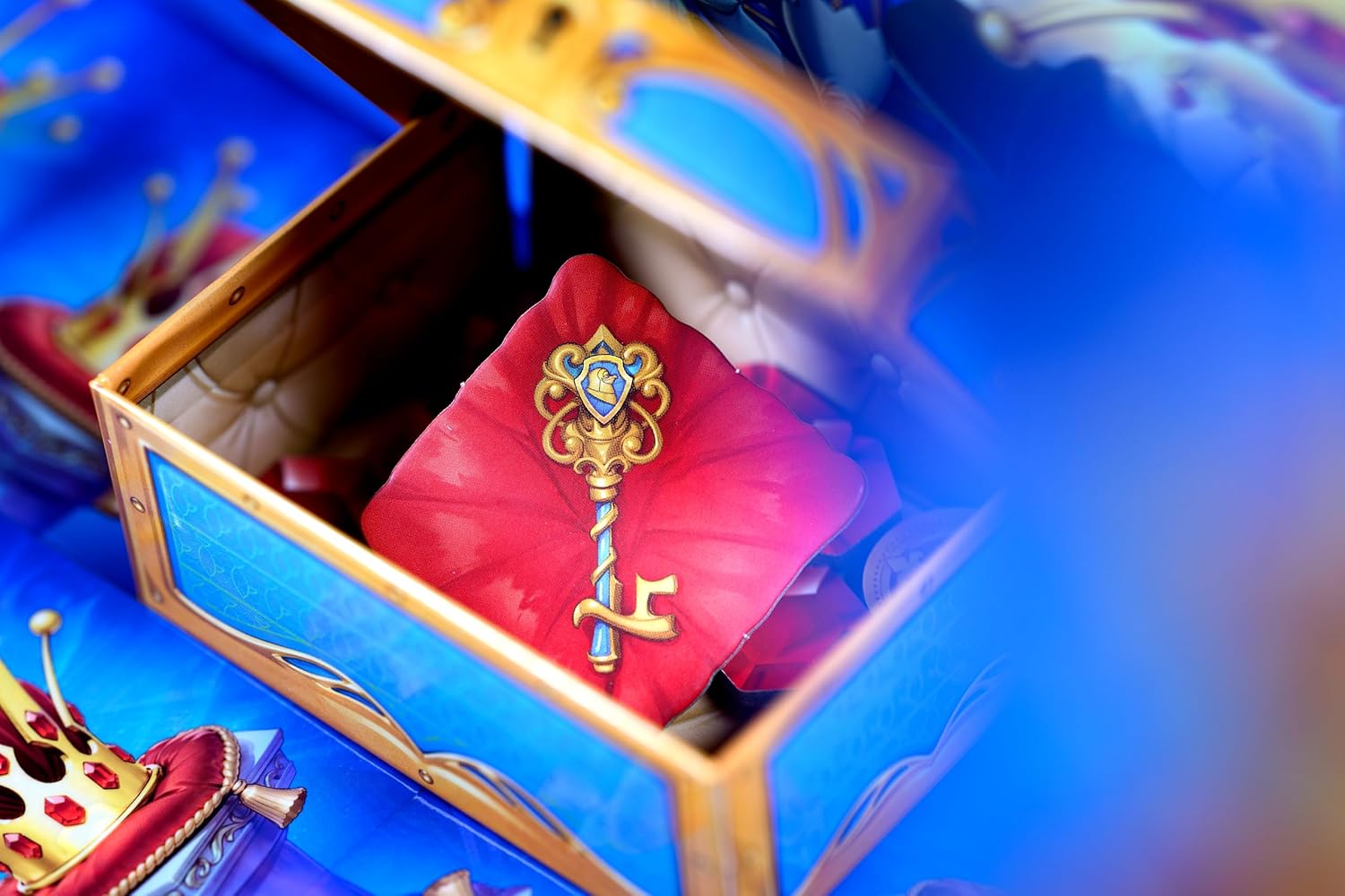 Thumbnail 6 de Asmodee Per la Corona – Gioco da tavolo strategico di bluff (versione italiana)
