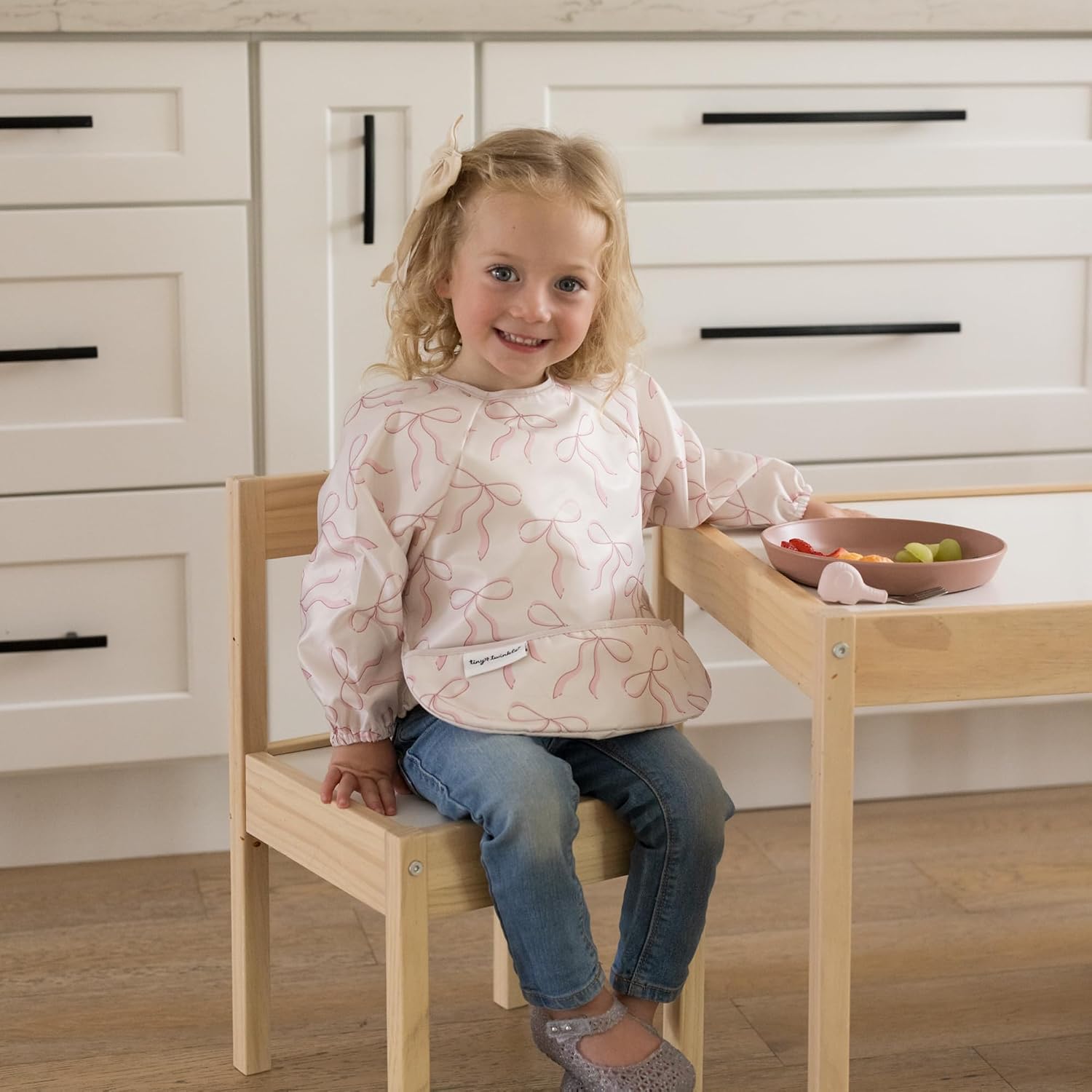 Detalle de Tiny Twinkle Long Sleeve Bib, 2-Pack, Waterproof, 6–24 Months, Toile & Bows