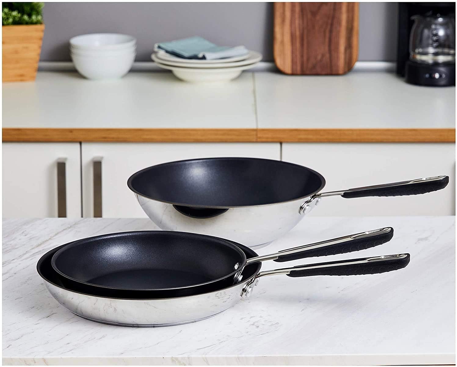 Thumbnail 4 de Amazon Basics non-stick frying pan and wok set (24cm & 28cm, 3-piece)