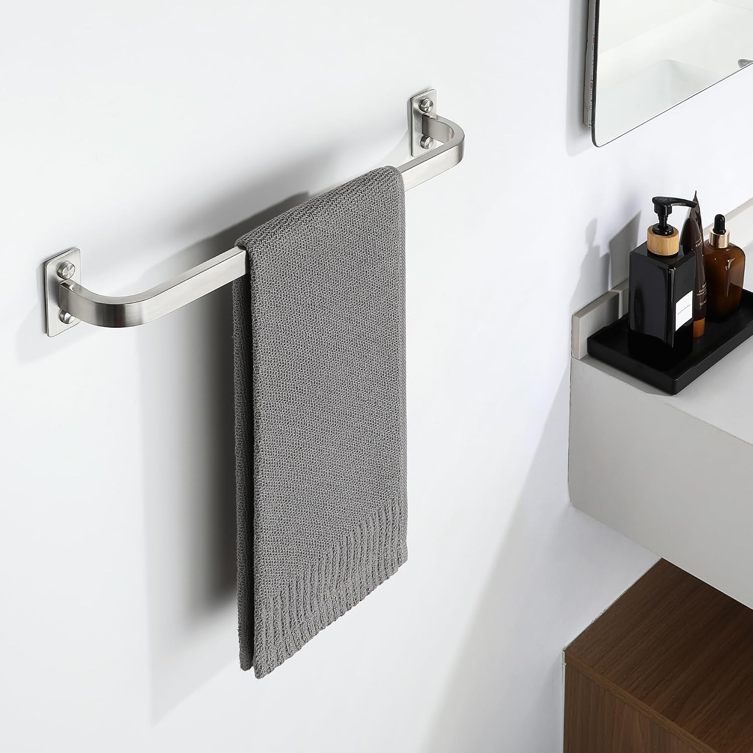 Detalle de Mooche Brushed Towel Rail Wall Mounted, 40cm
