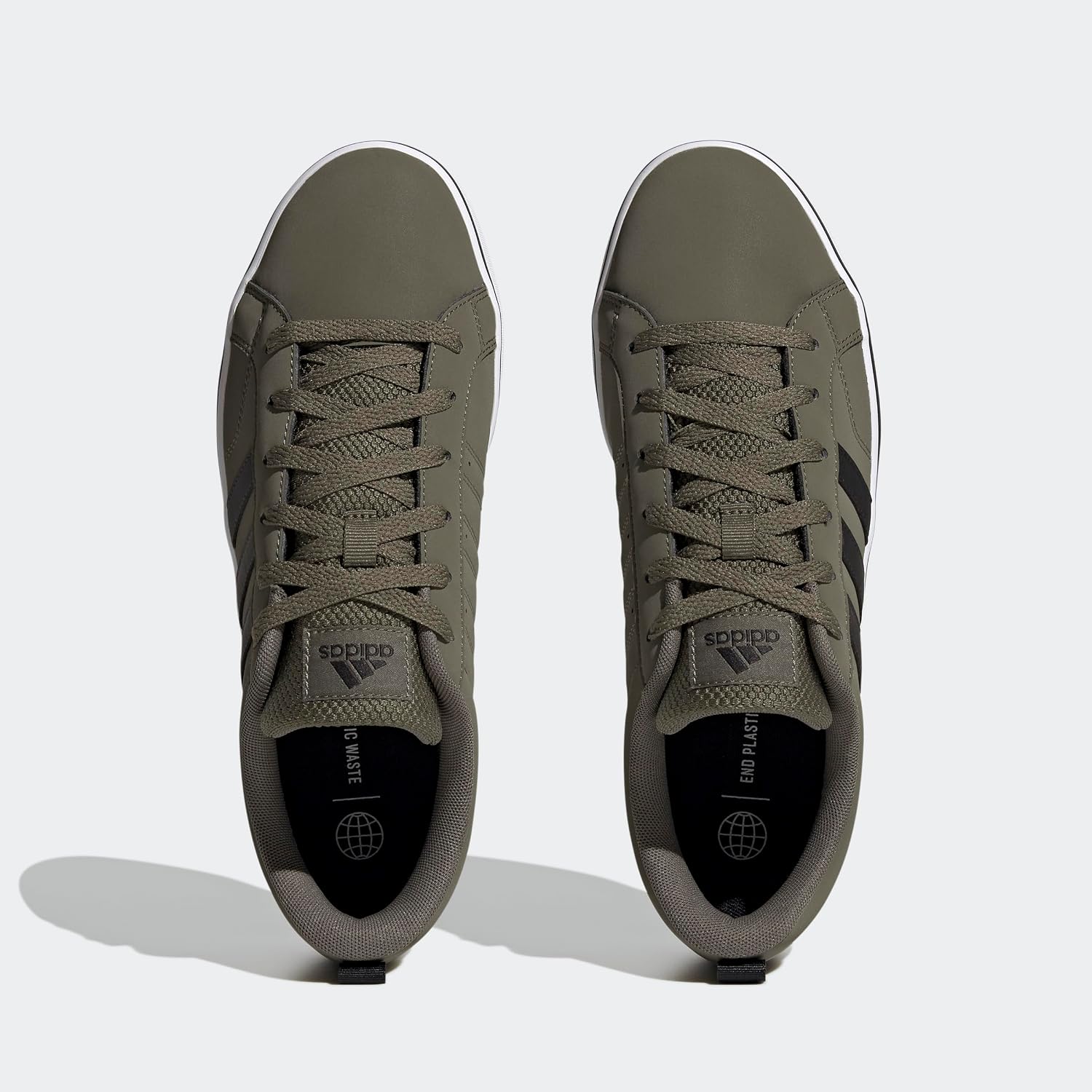 Detalle de adidas Hombre VS Pace 2.0 Shoes: estilo clásico con toque urbano
