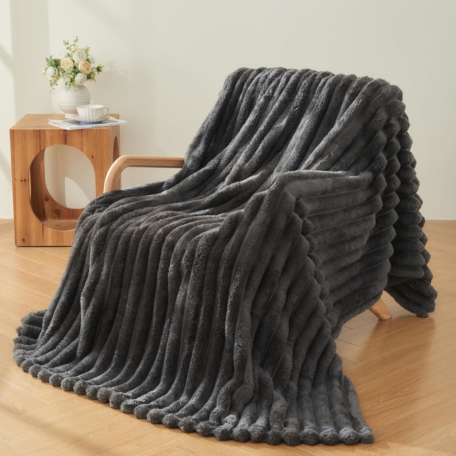 Thumbnail 6 de Deamsure 50" x 60" Dark Grey 3D Ribbed Polyester Fleece Throw Blanket