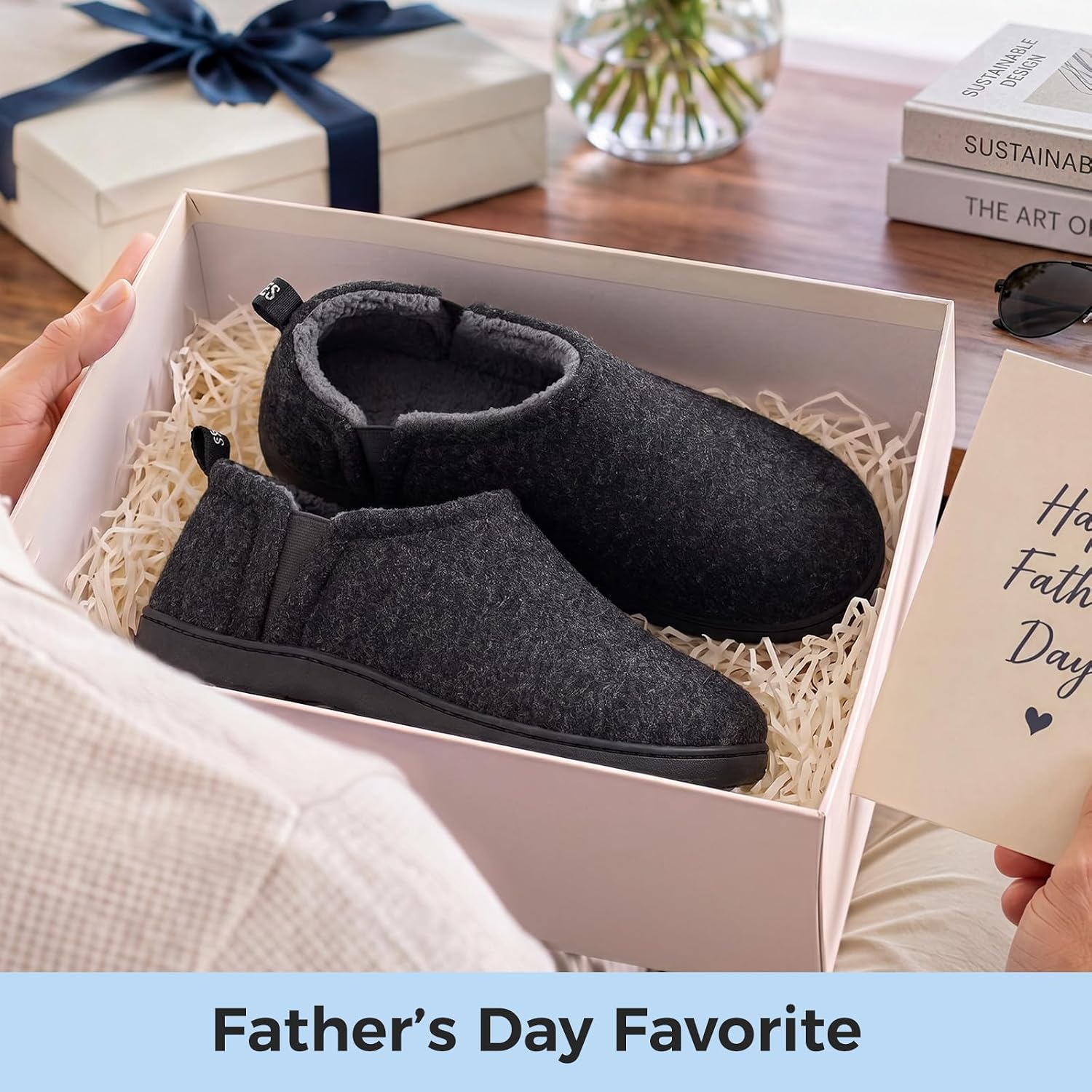 Detalle de Snug Leaves Men’s Faux Wool Slippers