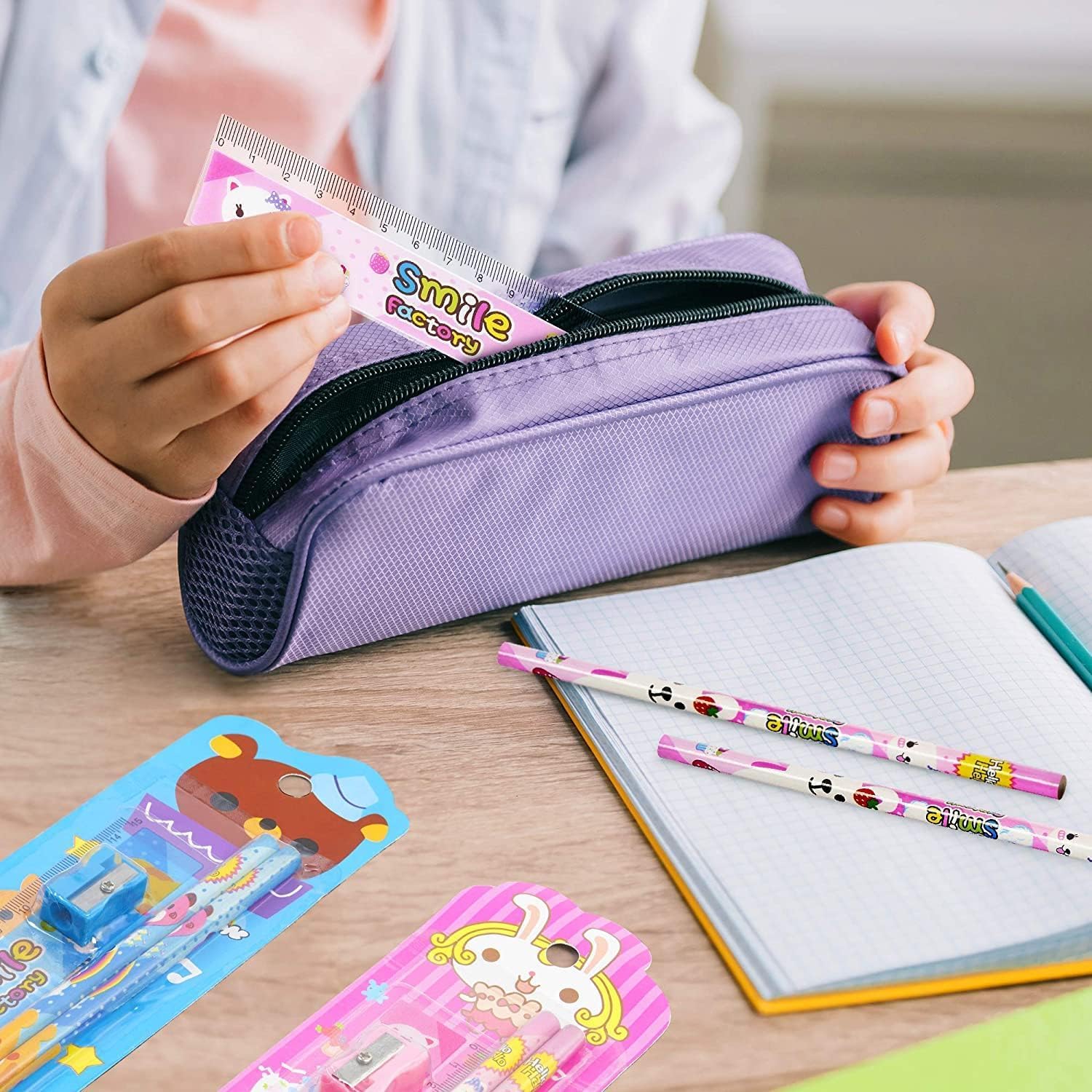 Detalle 2 de THE TWIDDLERS 40 Set cancelleria per bambini ✏