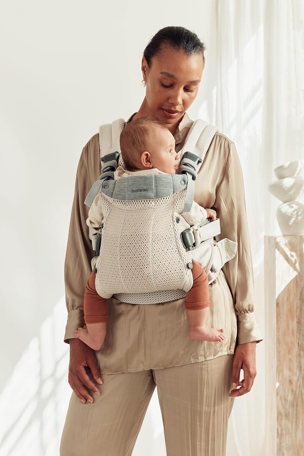 Detalle de BabyBjörn Baby Carrier Harmony (3D Mesh) in Cream