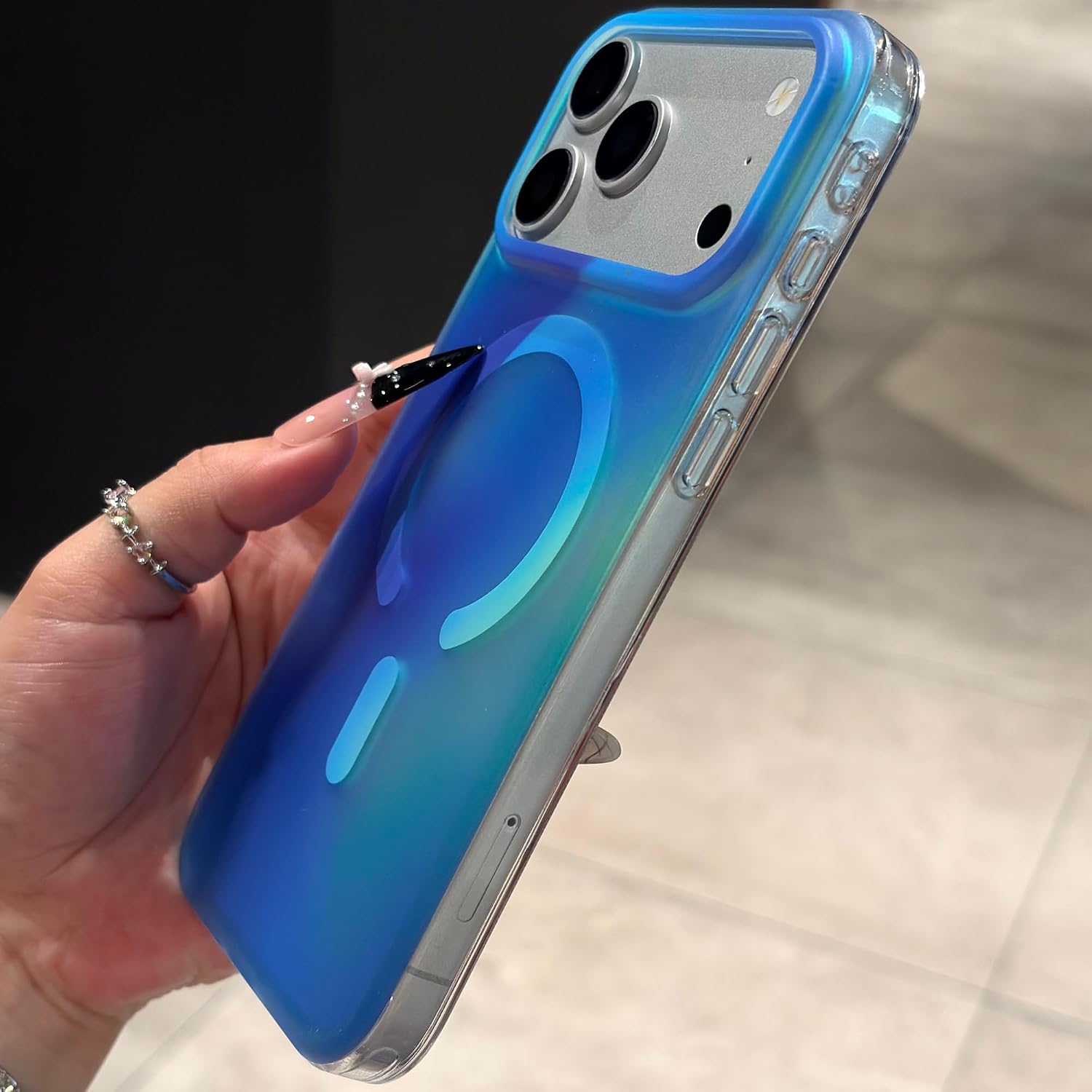 Detalle 2 de RoyMonkey Magnetic iPhone Case for iPhone 17 Pro Max