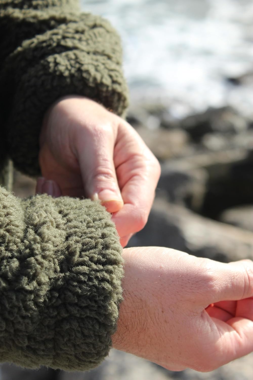 Detalle de Surf Monkey Veste Sherpa en polaire recyclée – zip intégral, poche poitrine et coupe classique