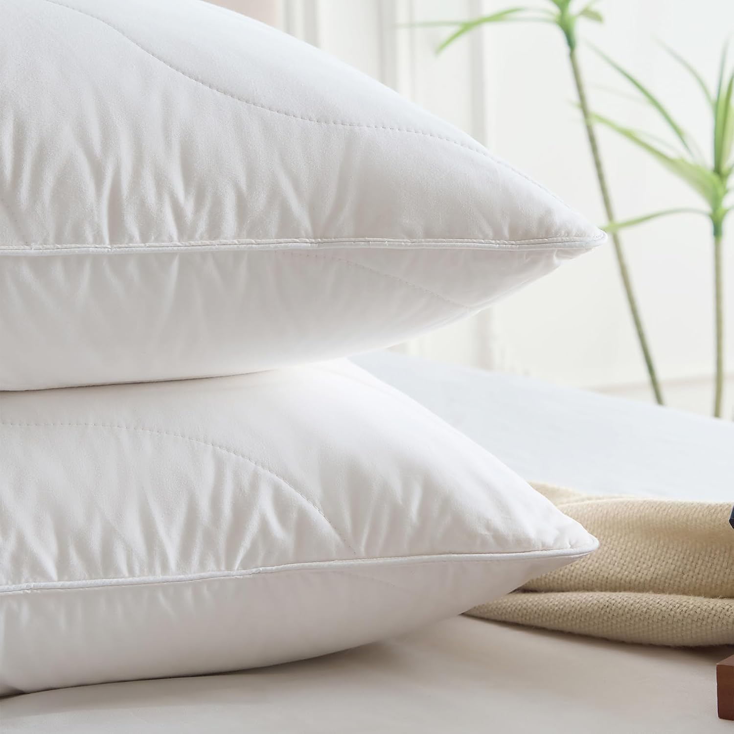 Detalle 1 de Three Geese King Pillow, Three-Chamber Feather and Down Fill, 100% Cotton