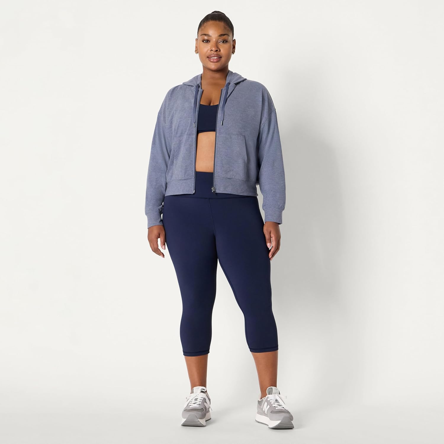Thumbnail 6 de Amazon Essentials Women's Athletic Soft Performance Lightweight Cropped Zip Up Hoodie