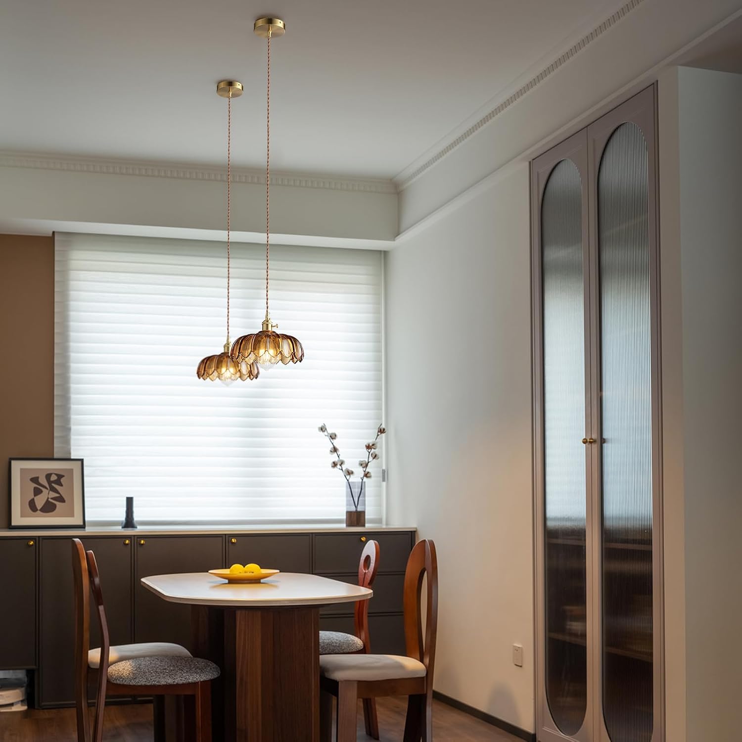 Detalle 2 de XZHGCEE 6202501 Amber Glass Pendant Light with E26 Base and Rotary Switch