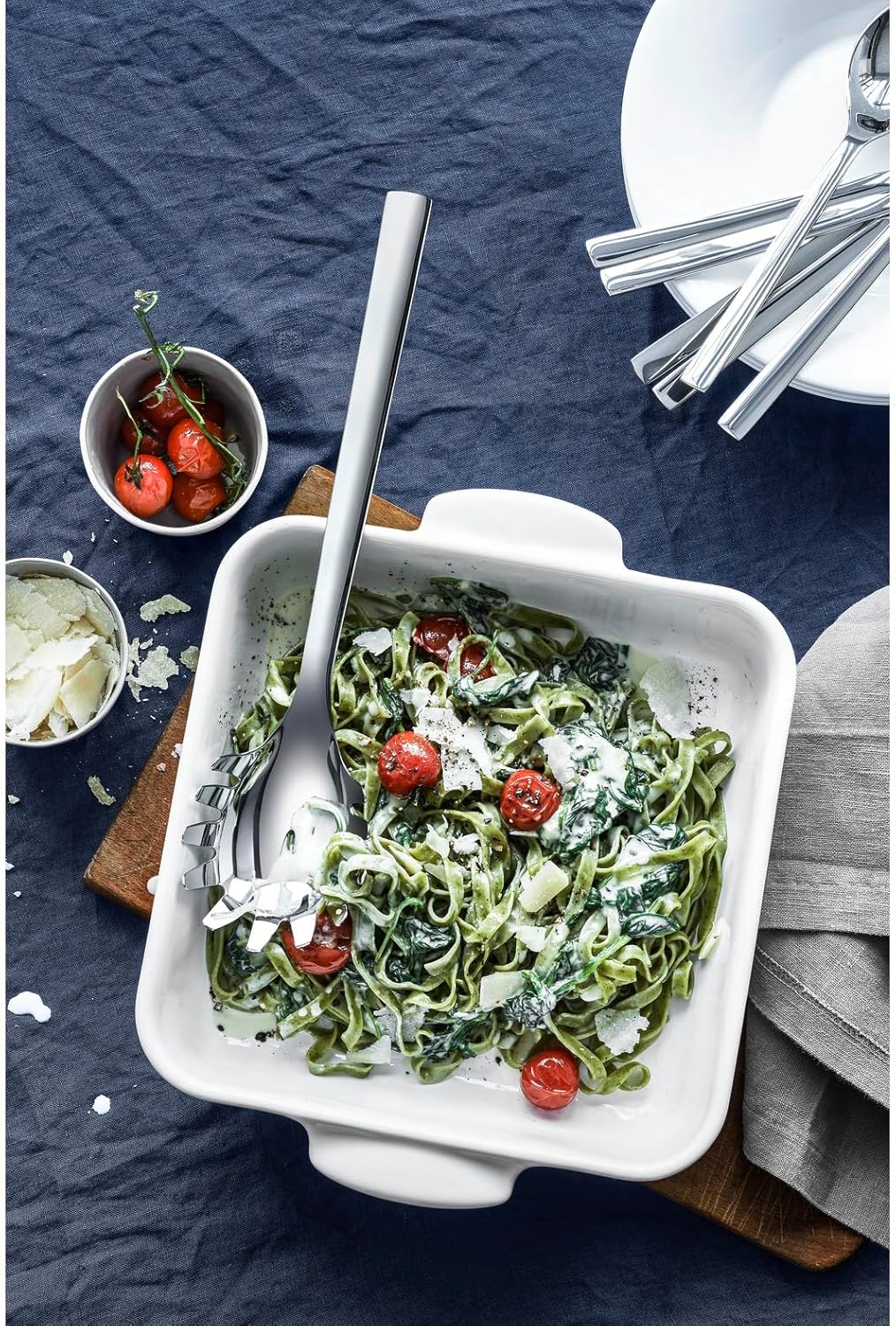 Detalle 2 de WMF Nuova Nudellöffel 30 cm – Spaghettilöffel & Nudelkelle aus Cromargan Edelstahl, spülmaschinengeeignet