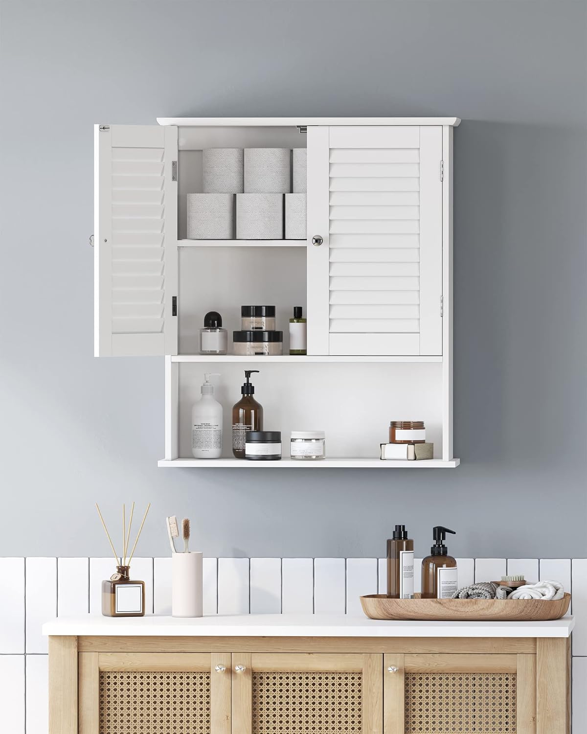 Detalle 2 de VASAGLE Armadietto da Muro BBC27WT - Mobiletto da bagno con ante a persiana e ripiano regolabile