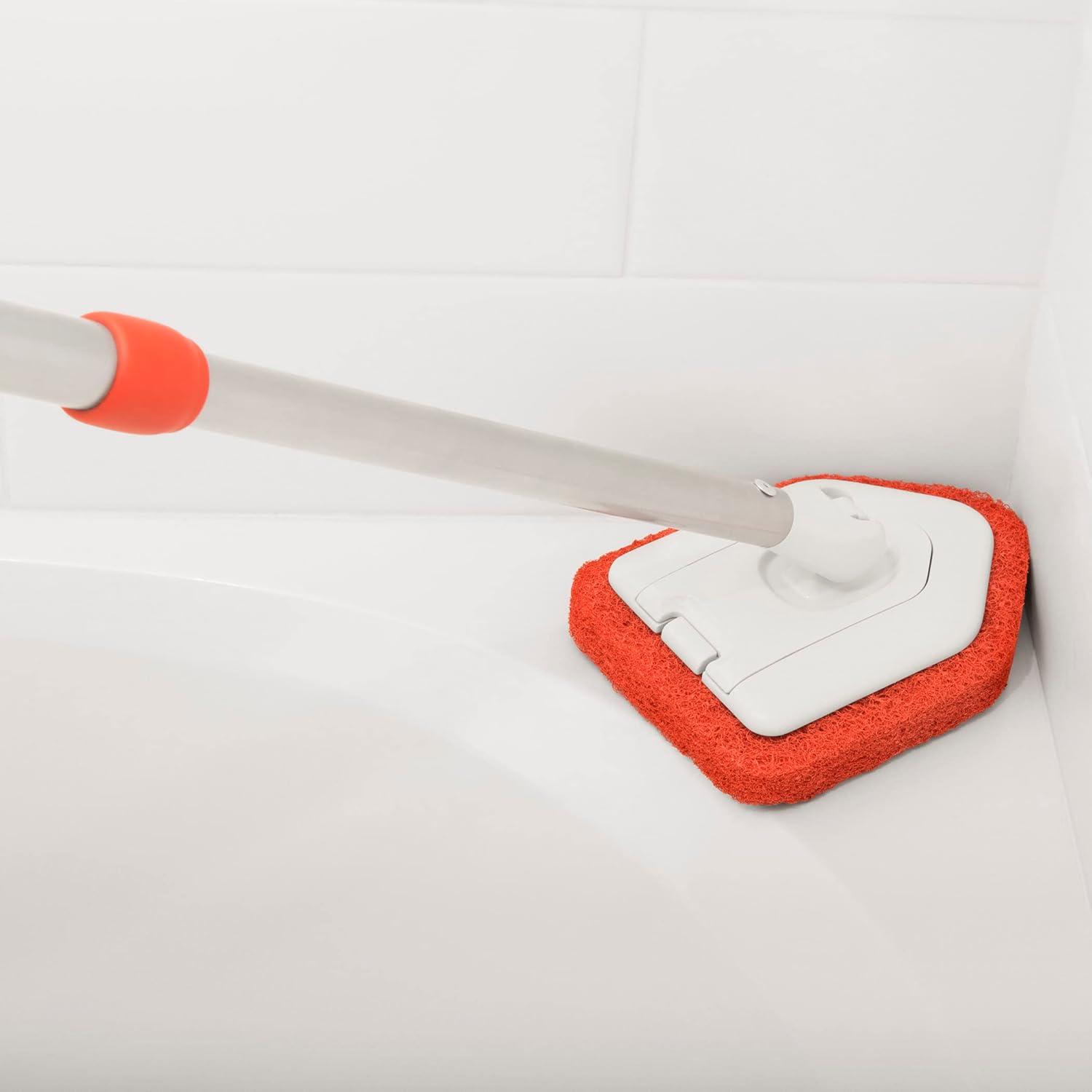 Thumbnail 4 de OXO Good Grips Extendable Tub & Tile Scrubber Refll Red