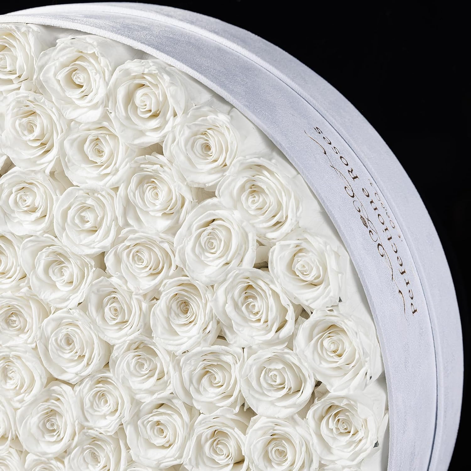 Detalle de Luxury Preserved Roses Gift for Women (White) — 100 Preserved Roses in a Velvet Box