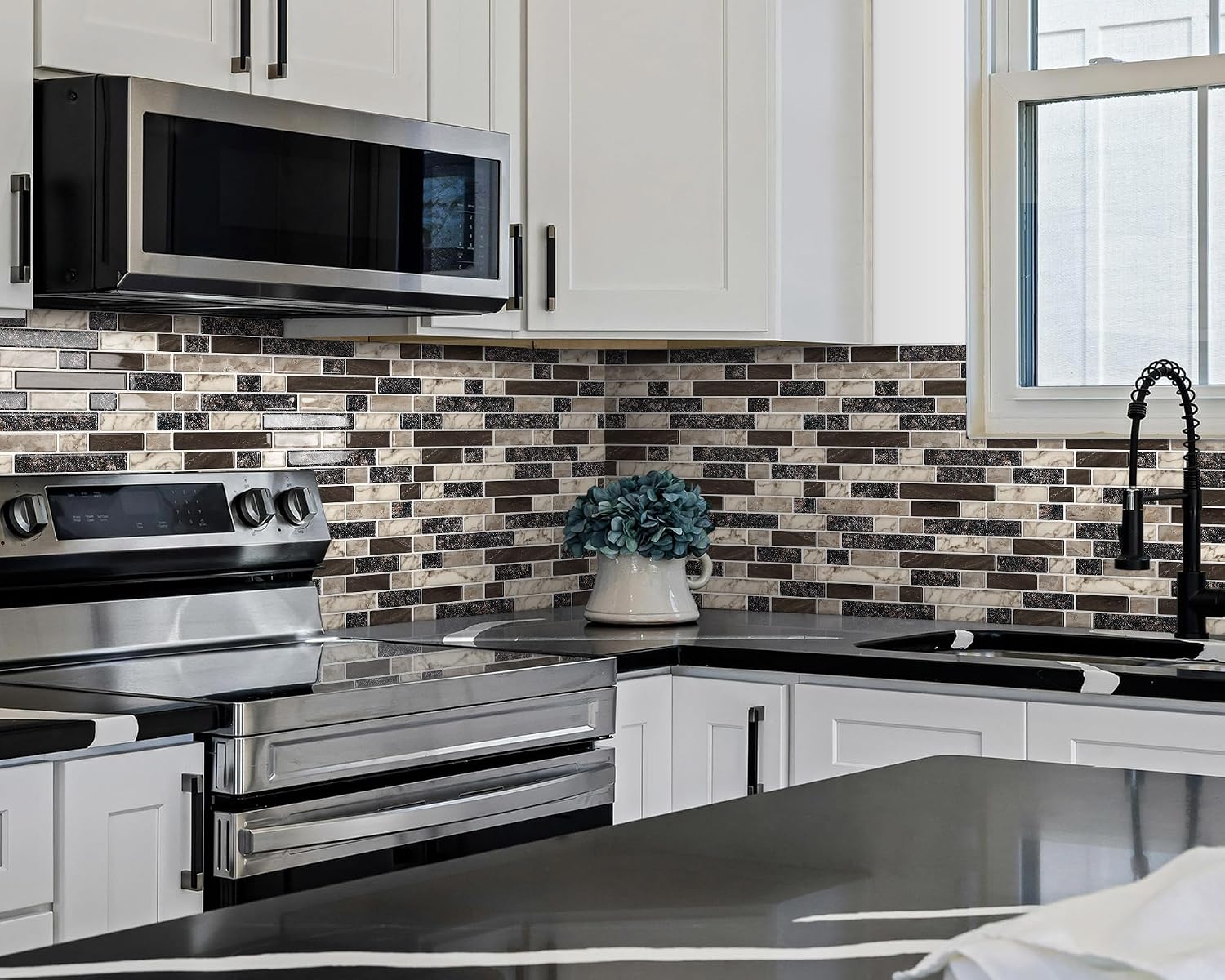 Detalle de Tiwoos Brown Peel-and-Stick Backsplash Tiles, 3D Gloss Finish, 10 Sheets