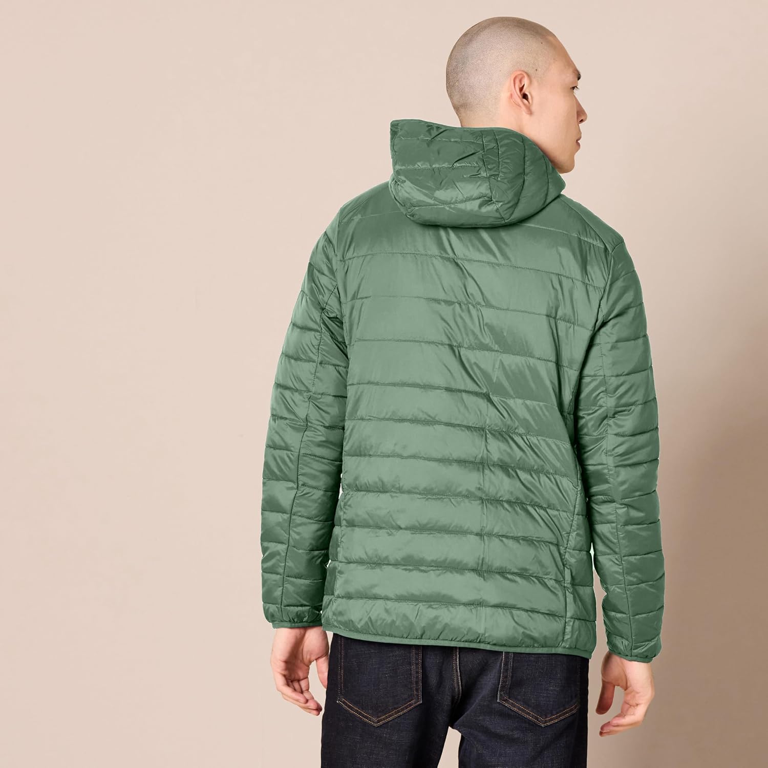 Detalle de Lightweight water resistant puffer jacket