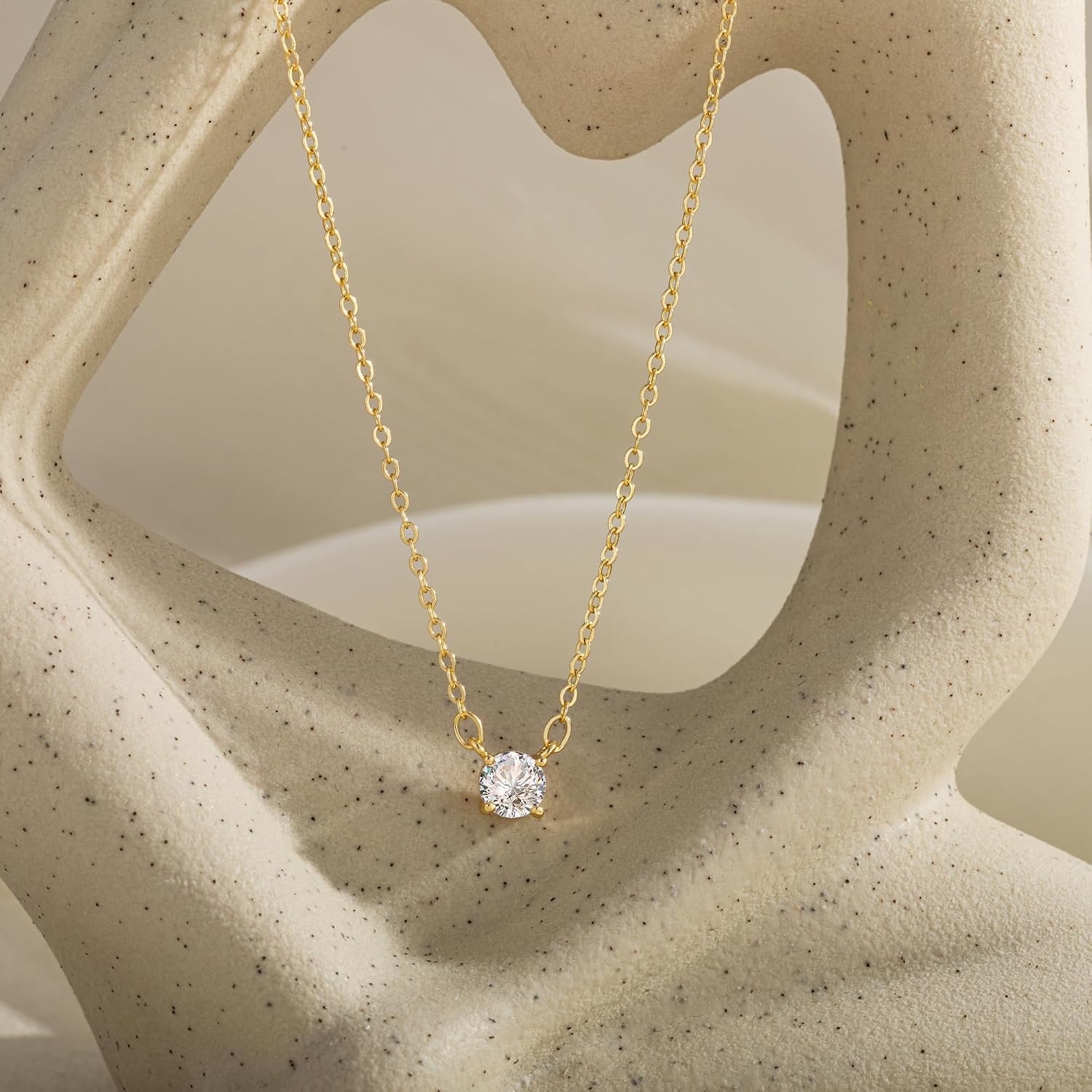 Detalle de Tewiky Cubic Zirconia Necklace, 14K Gold-Plated
