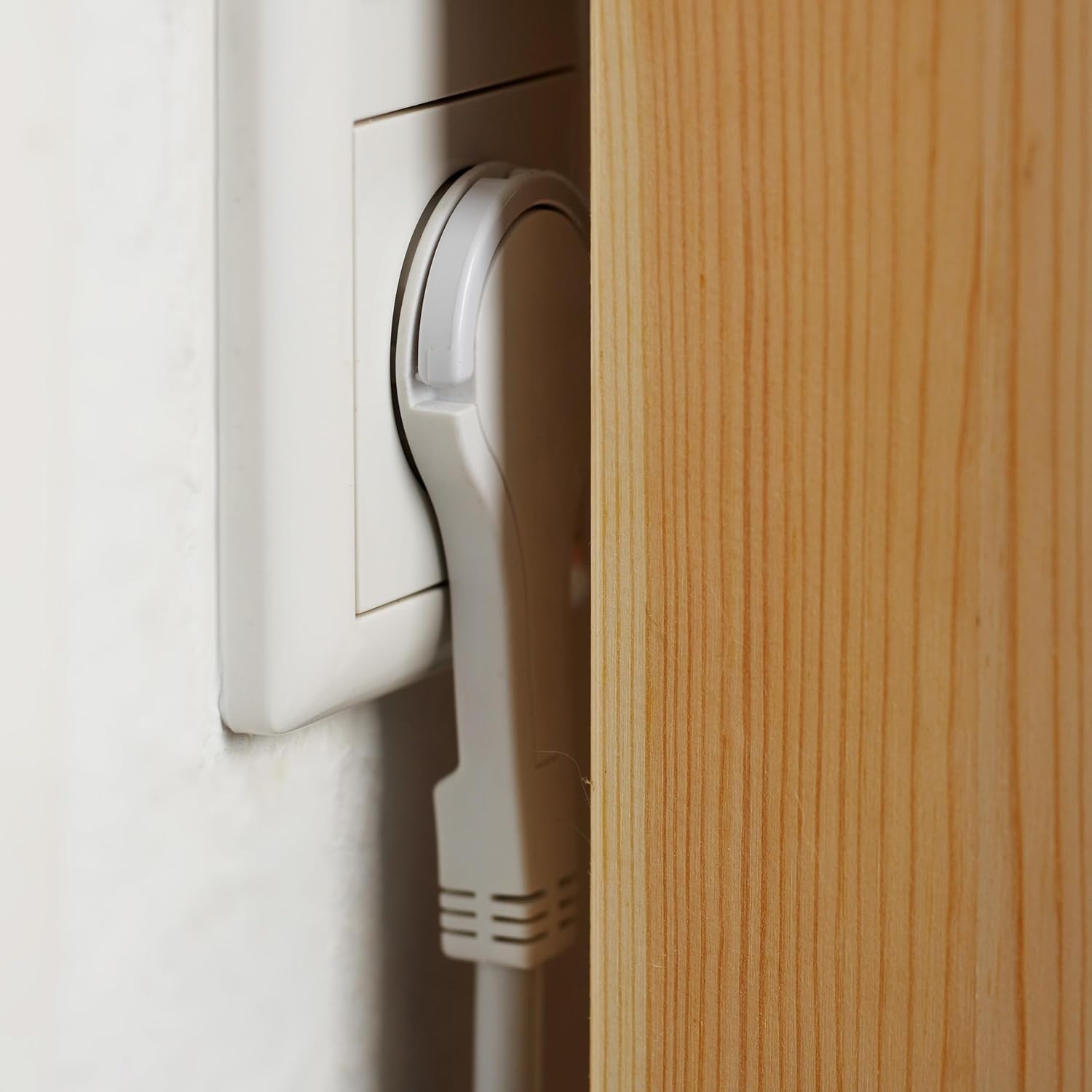Thumbnail 4 de Meister Steckdosenleiste 3-fach mit extraflachem Stecker – IP20, 2 m Kabel, weiß