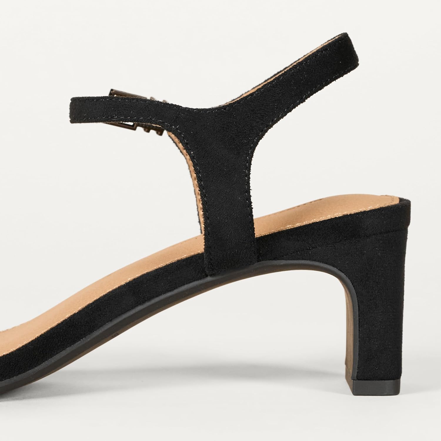 Detalle 2 de Amazon Essentials Damen Knöchelriemchensandalen mit niedrigem Absatz