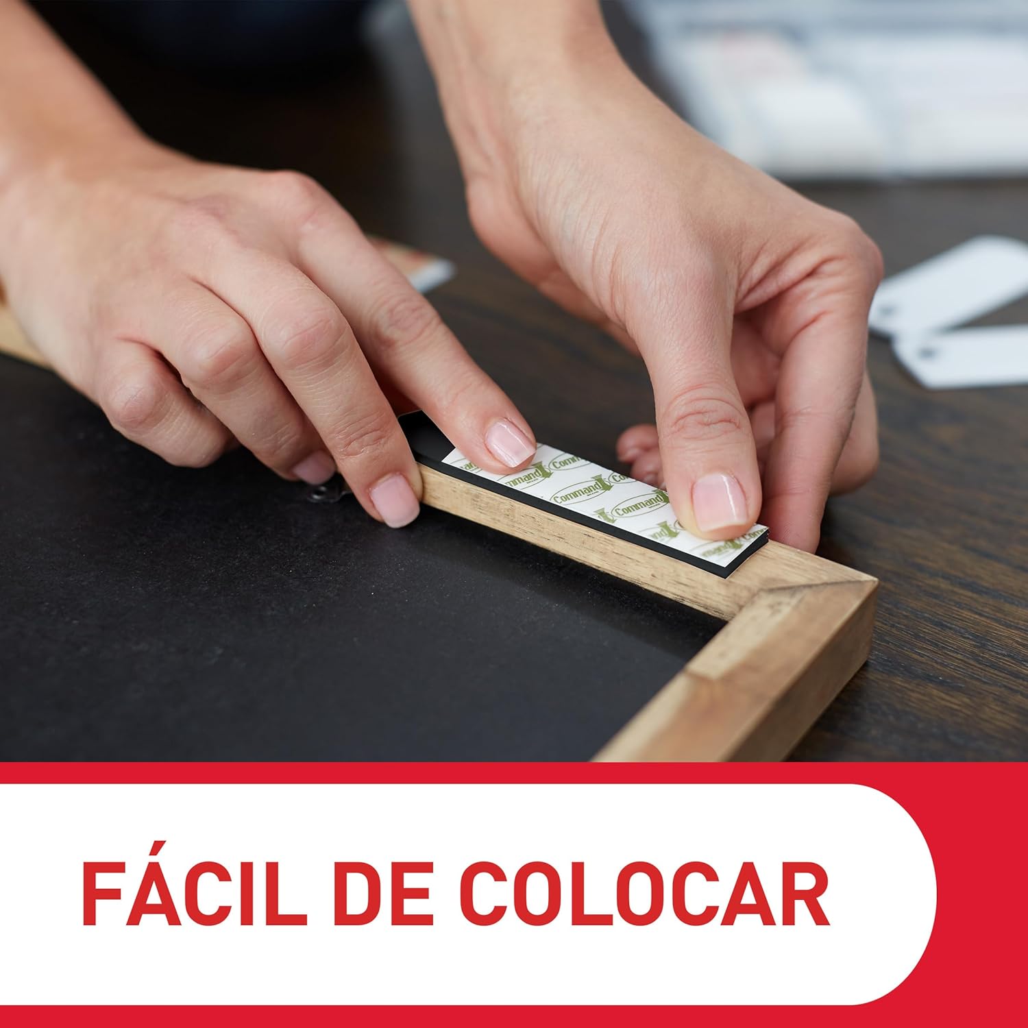 Detalle 2 de Command Tiras Adhesivas para Colgar Cuadros 14 pares 🖼