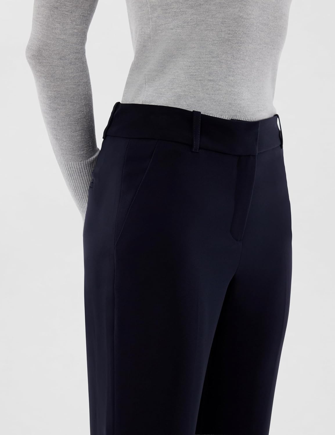 Detalle de CAROLL Pantalon Droit chic et intemporel – élégance sobre et confort Caroll