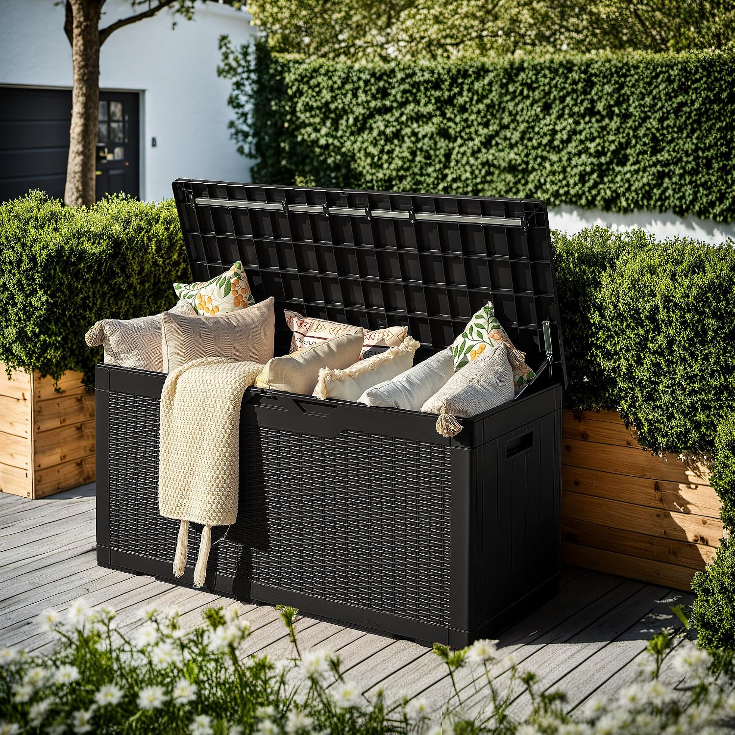 Detalle de Devoko 24312BK Resin Deck Box, 100-Gallon Outdoor Storage, Lockable
