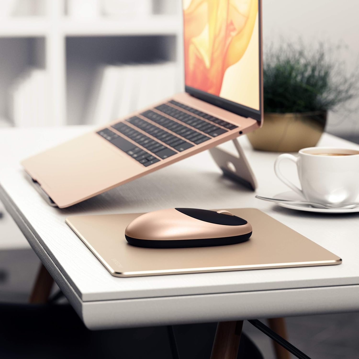 Detalle 2 de Satechi Mouse Wireless M1 in alluminio ricaricabile USB-C, Bluetooth 4.2, 1200 DPI (oro) per MacBook, laptop e iPad