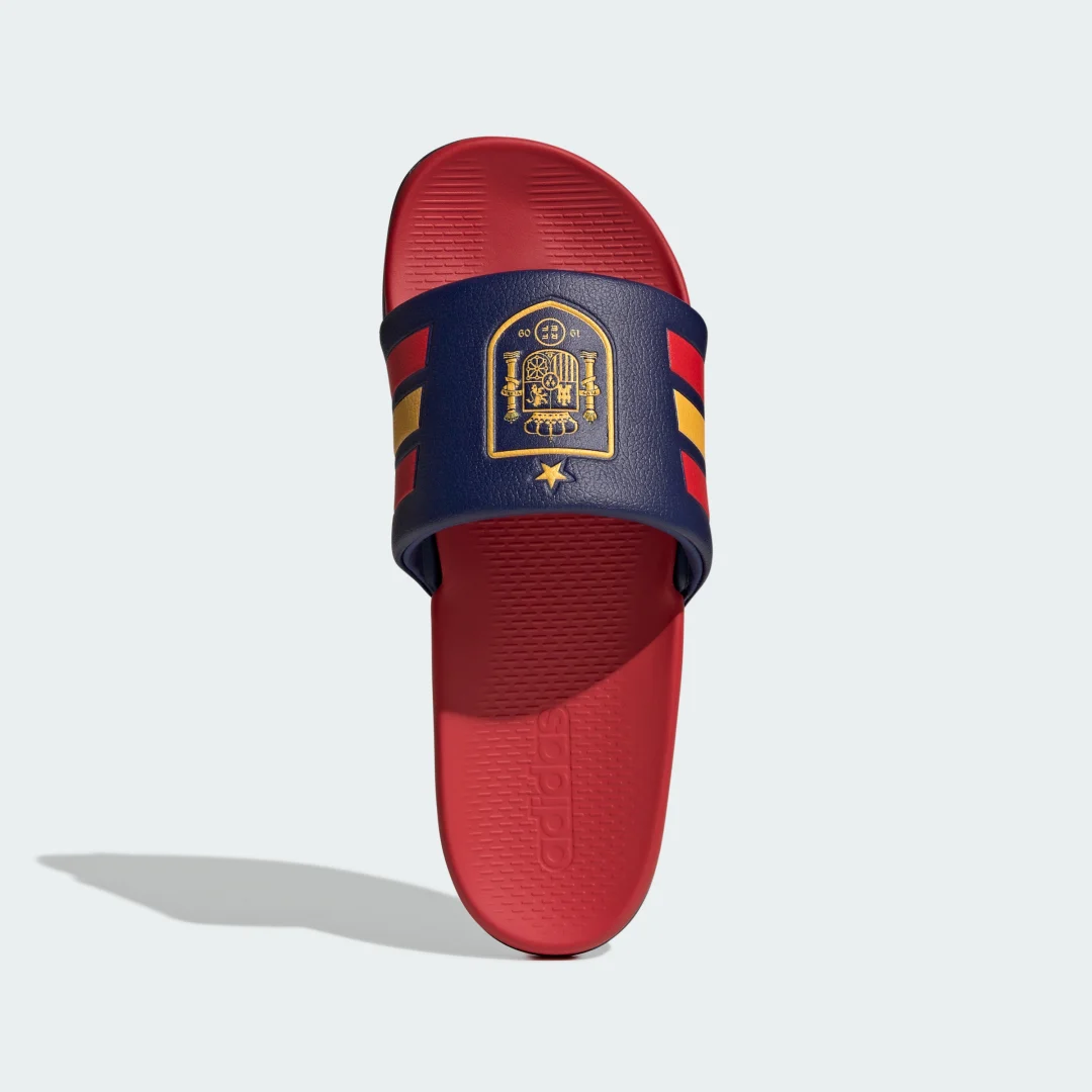 Detalle de Adilette Comfort 2.0 España de Adidas: chancla casual y cómoda para uso diario