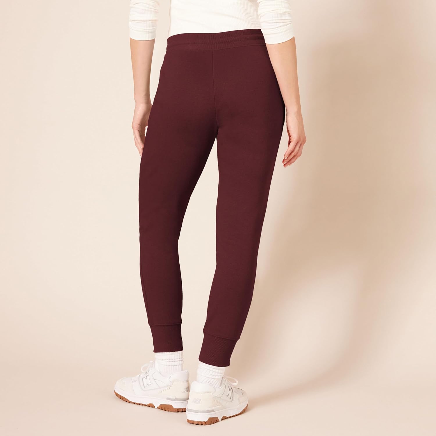 Detalle 2 de Amazon Essentials Women’s Fleece Cuffed Jogging Bottoms (Plus Size available)