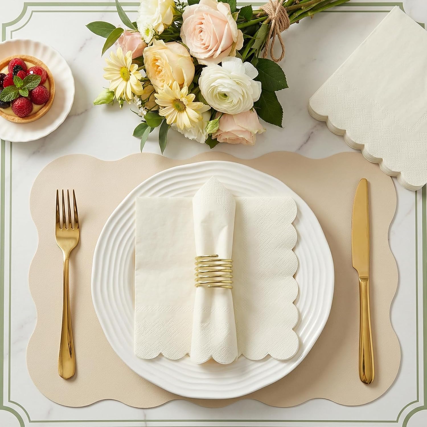 Detalle de NatNarr 120 Pcs Cocktail Napkins – Scalloped Ivory, Disposable Beverage & Dessert Napkins for Weddings and Parties