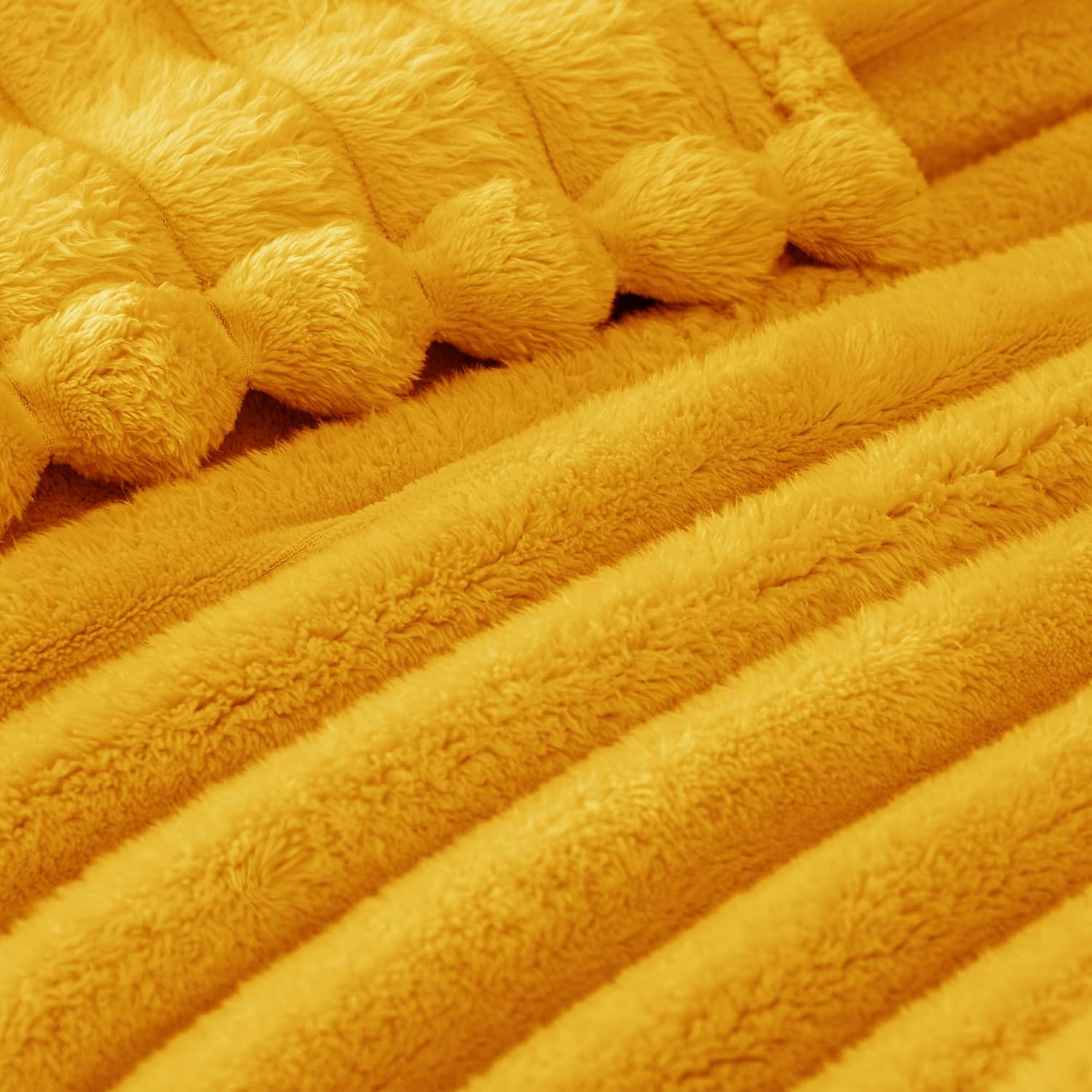 Thumbnail 3 de Exclusivo Mezcla fleece throw blanket for sofa, super-soft striped jacquard 127x152 cm in mustard yellow