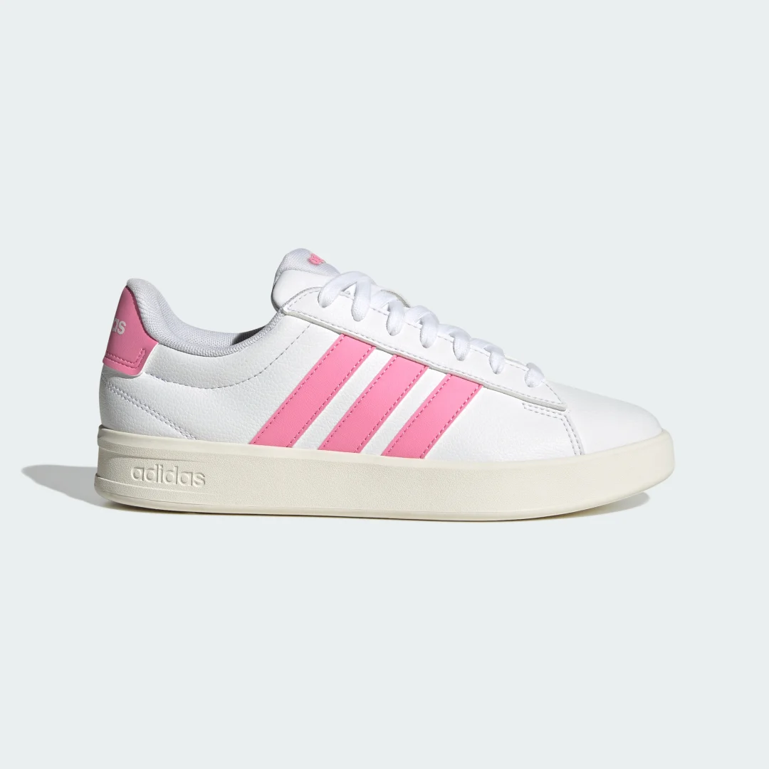 Detalle de Zapatilla Grand Court 3.0 de Adidas: estilo clásico y comodidad diaria en color Blanco