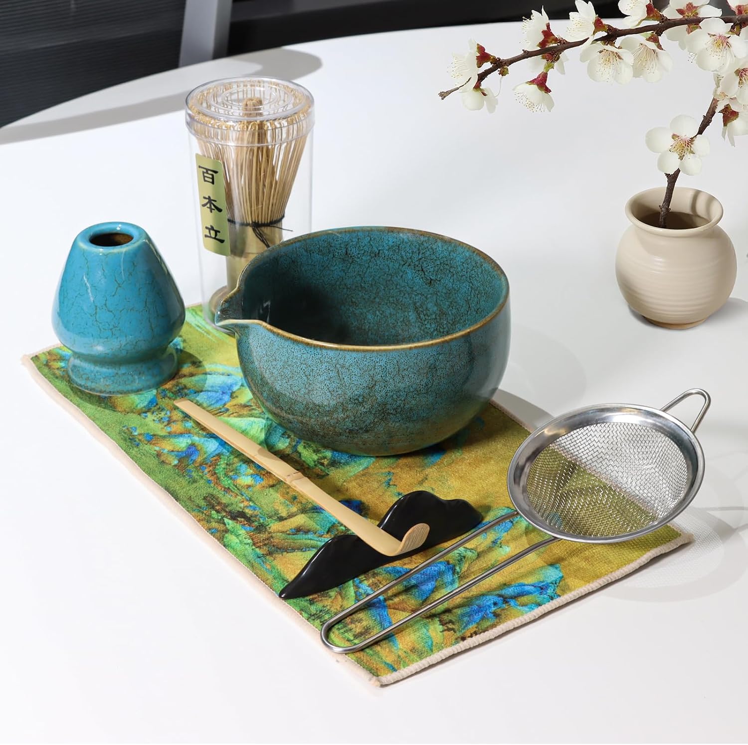 Detalle 2 de Qxeutm Matcha Set – 7-teiliges Premium Matcha Starter Set (blau) mit Schale, Besen, Sieb & Tuch