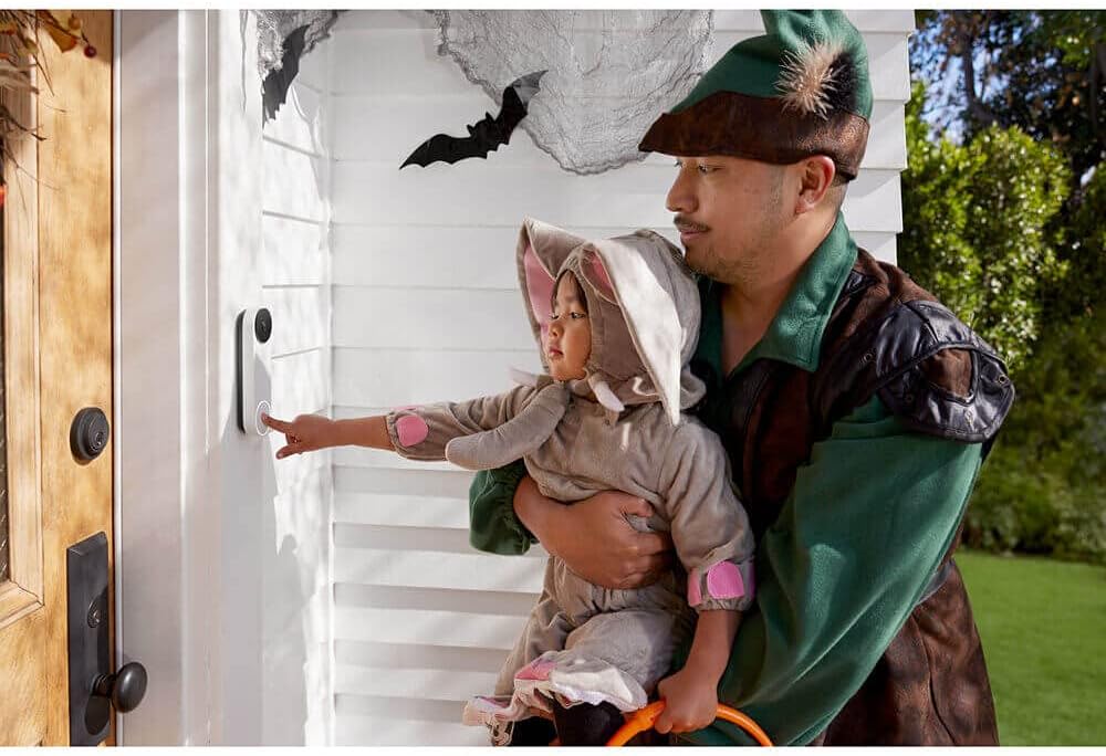 Thumbnail 3 de Google Nest Doorbell (Battery) in Ash — built-in intelligence for alerts and live HD video