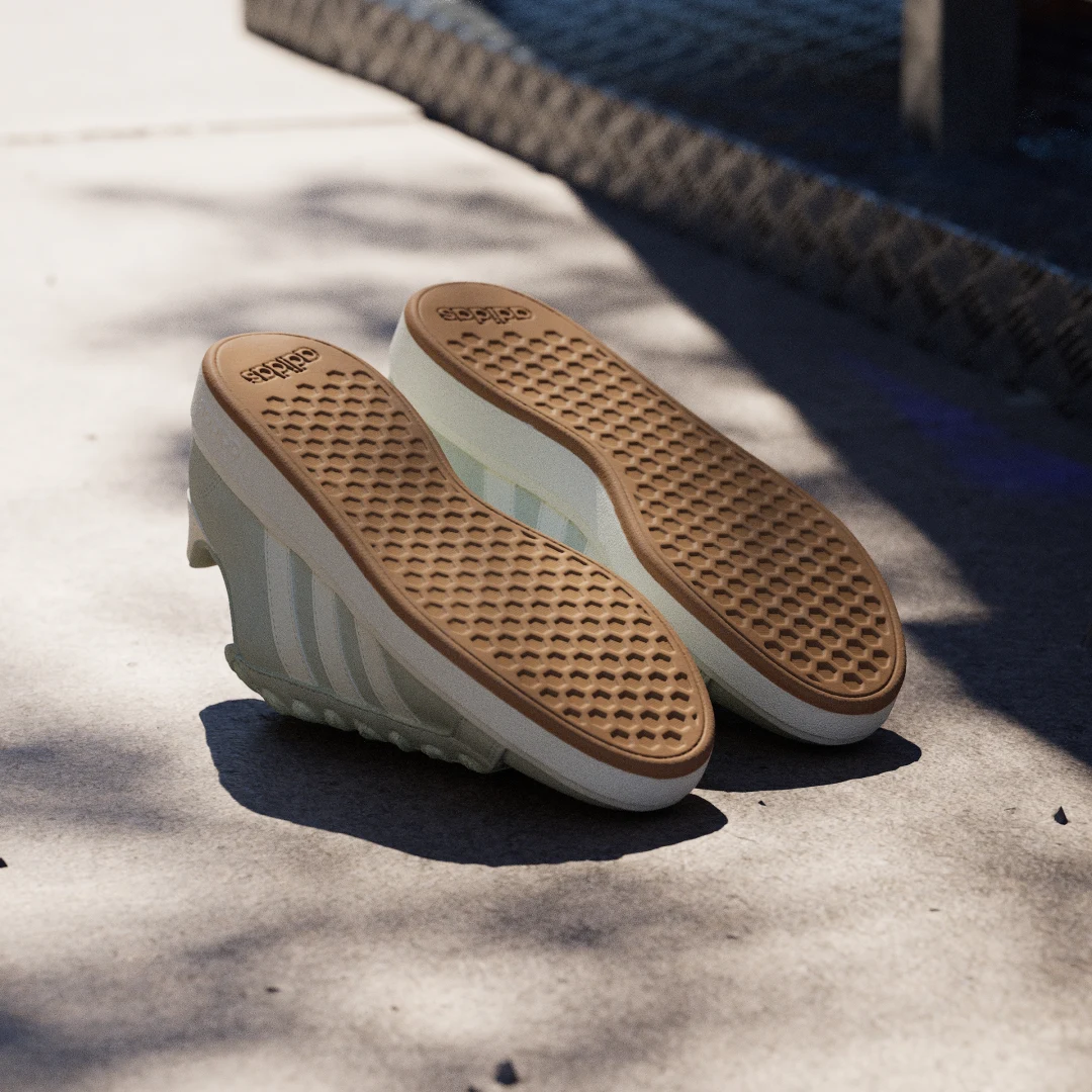 Detalle de Zapatilla Grand Court Base 00s de Adidas: estilo casual y comodidad para el día a día