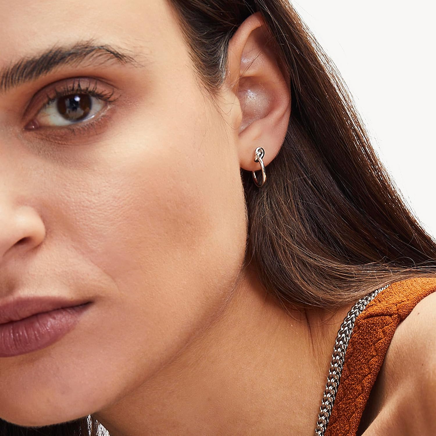 Detalle de LIEBESKIND BERLIN Damen Ohrringe – Knoten Ohrstecker & Creolen aus Edelstahl