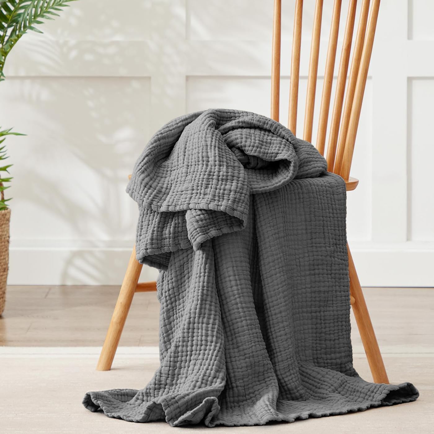 Detalle 2 de Cotton Muslin Blanket, 50 x 70 Inches