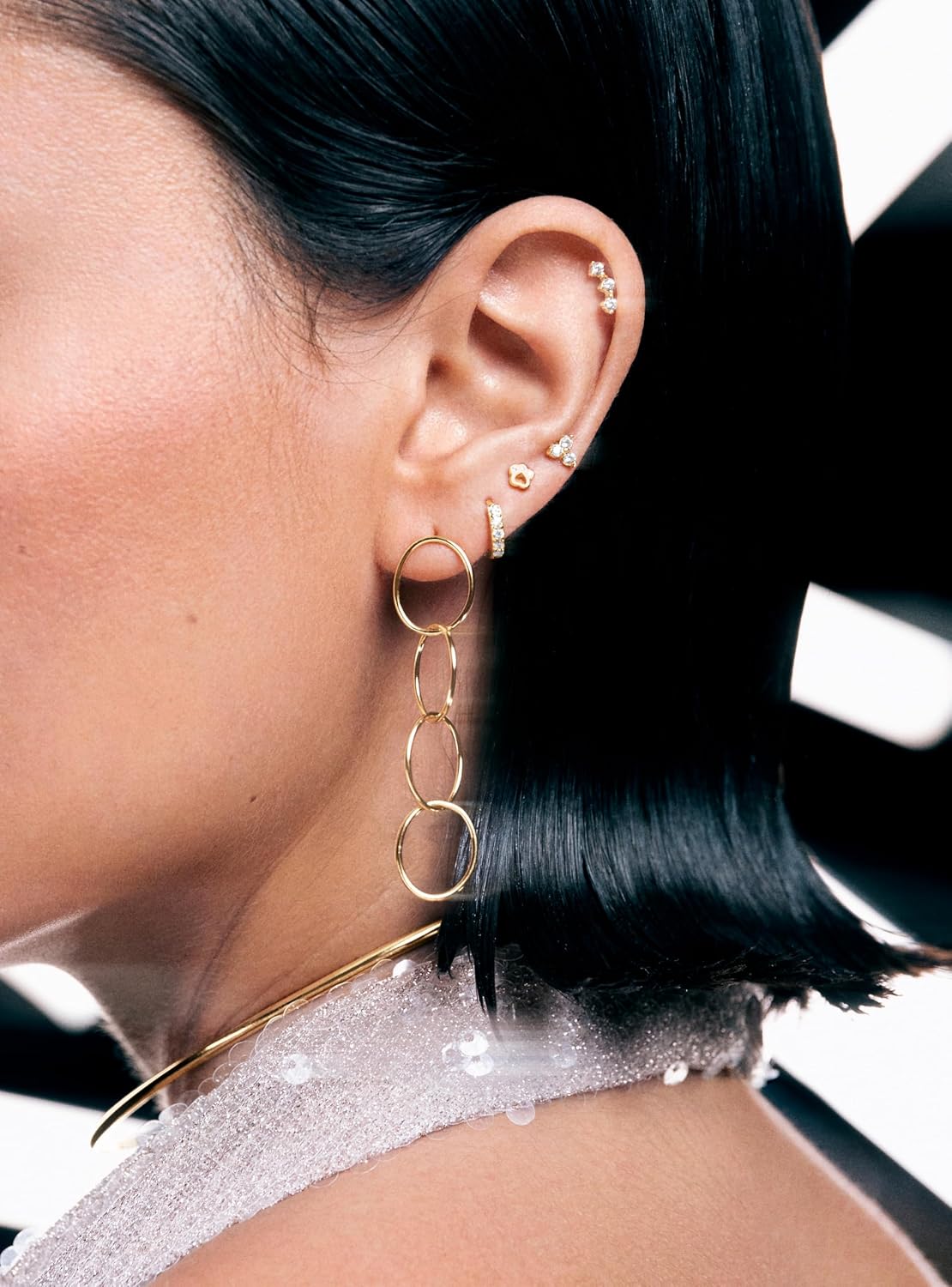 Detalle 2 de SINGULARU – Einzelner Ohrring Mini Pfote: Sterlingsilber mit 18 kt Gold- oder Rhodium-Beschichtung