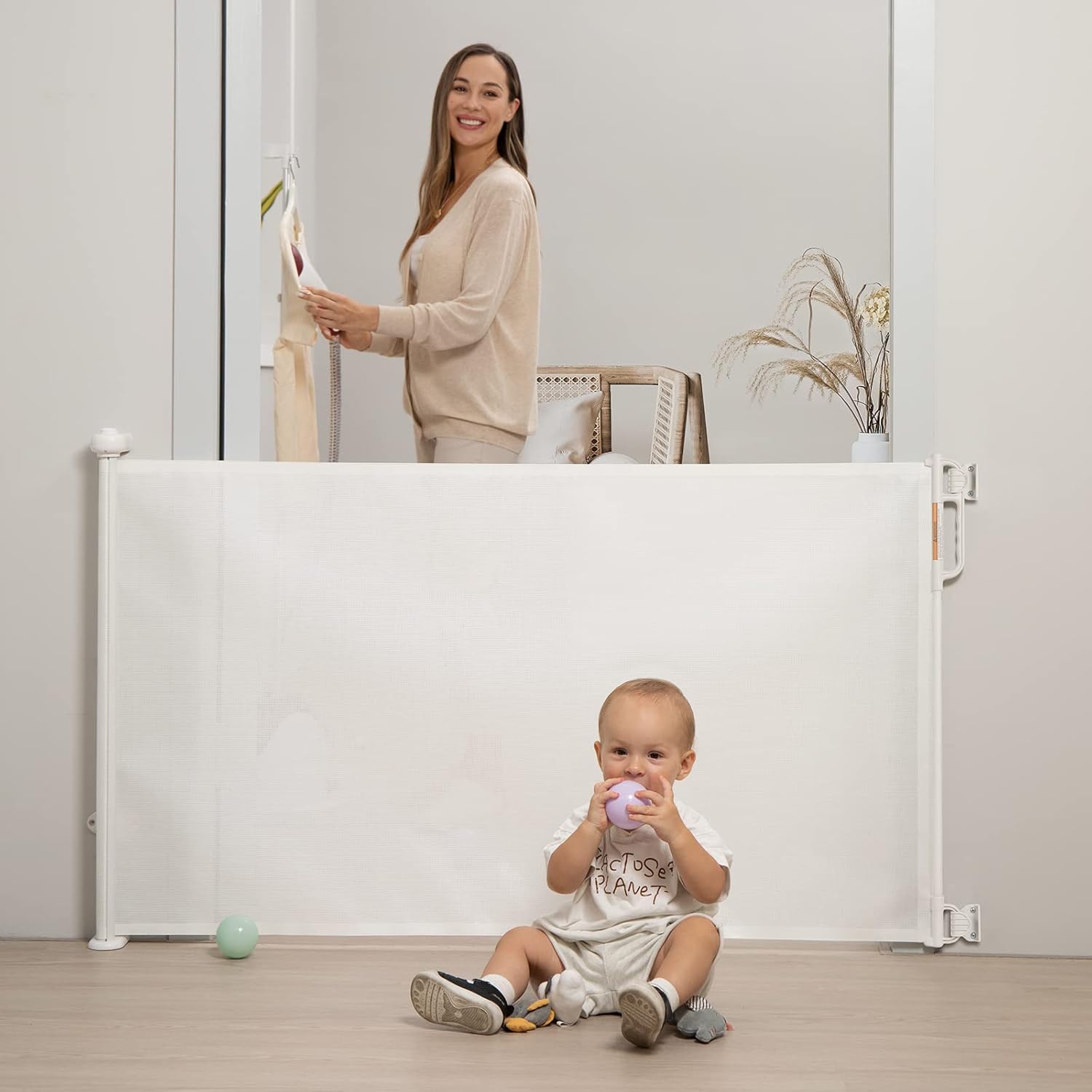 Thumbnail 6 de Momcozy Retractable Mesh Baby Gate – 33" tall, extends up to 55" wide for doorways, stairs, and hallways