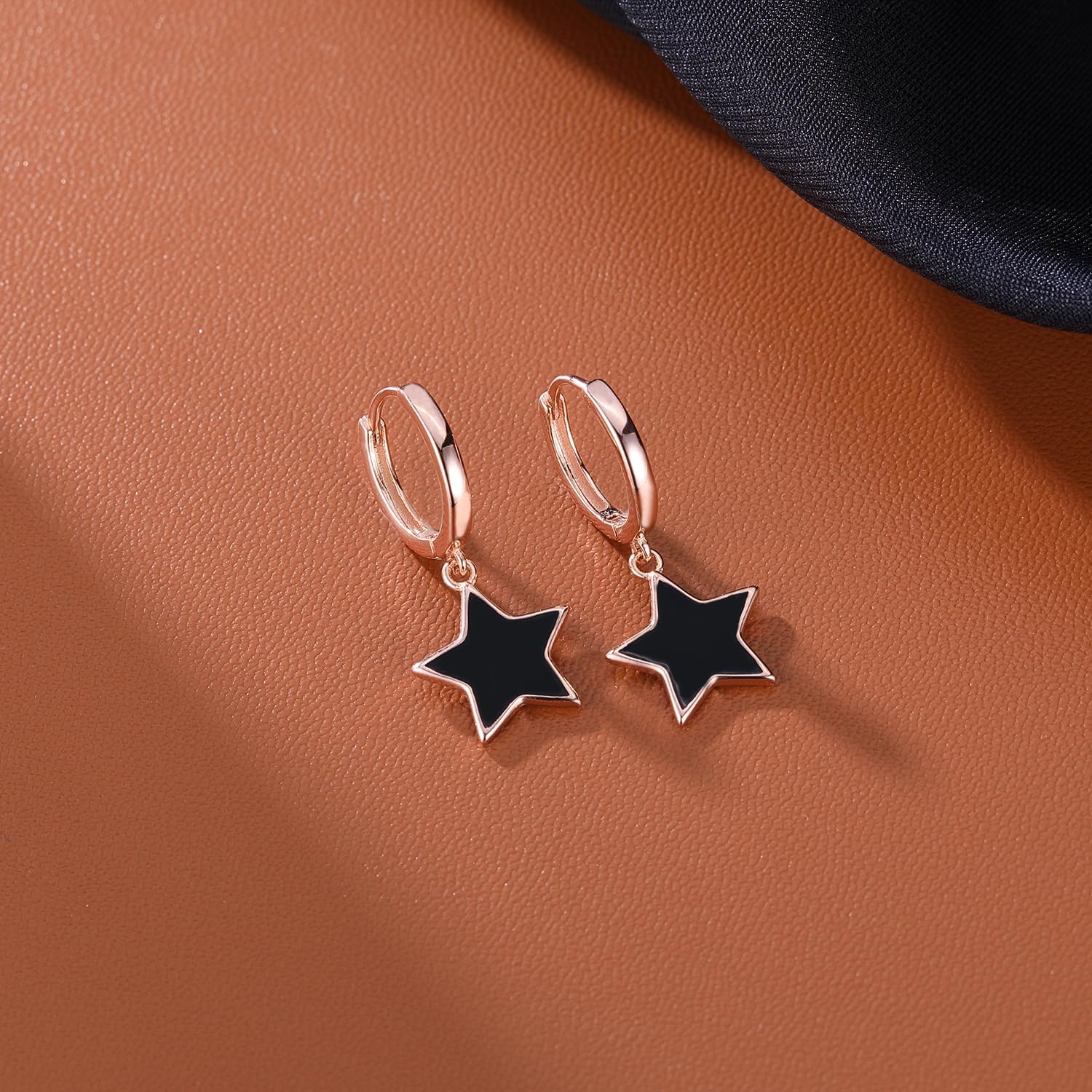 Detalle de SLUYNZ 925 Sterling Silber Schwarz Star Creolen – 1,3 cm, hypoallergen, Geschenkbox