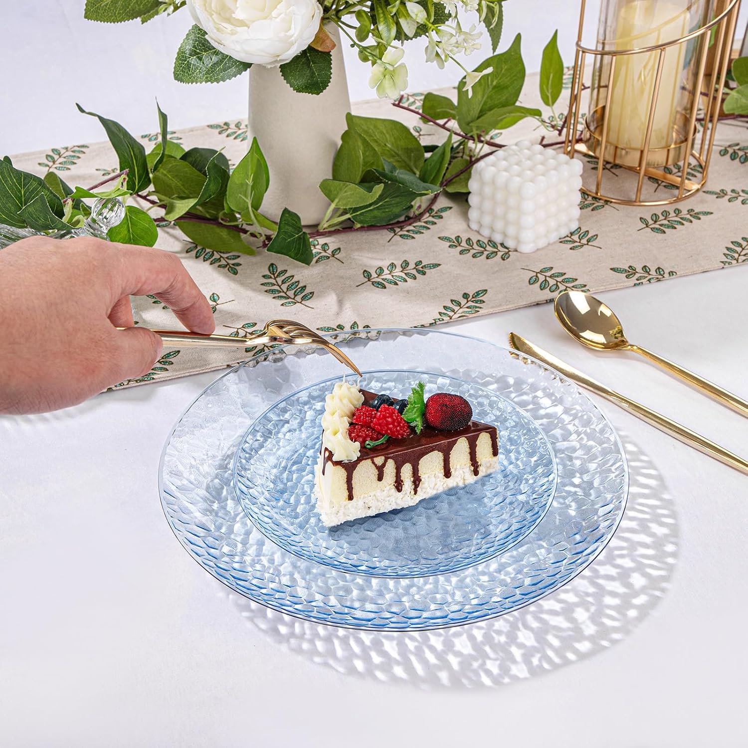 Detalle de Rubtlamp 60Pcs Blue Hammered Plastic Plates — Heavy Duty Disposable Plates (30 Dinner + 30 Dessert)