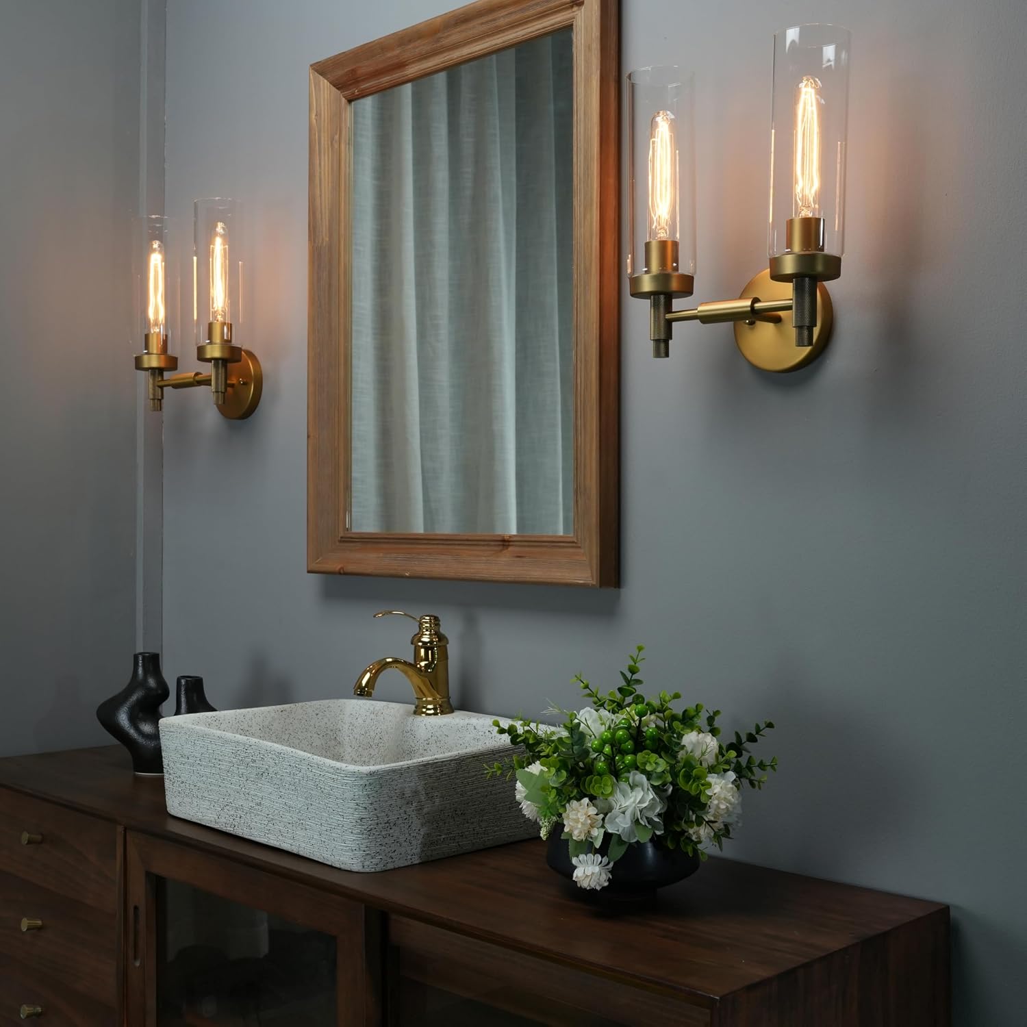 Detalle de Phansthy Wall Sconce, 3.14-inch Glass Shade