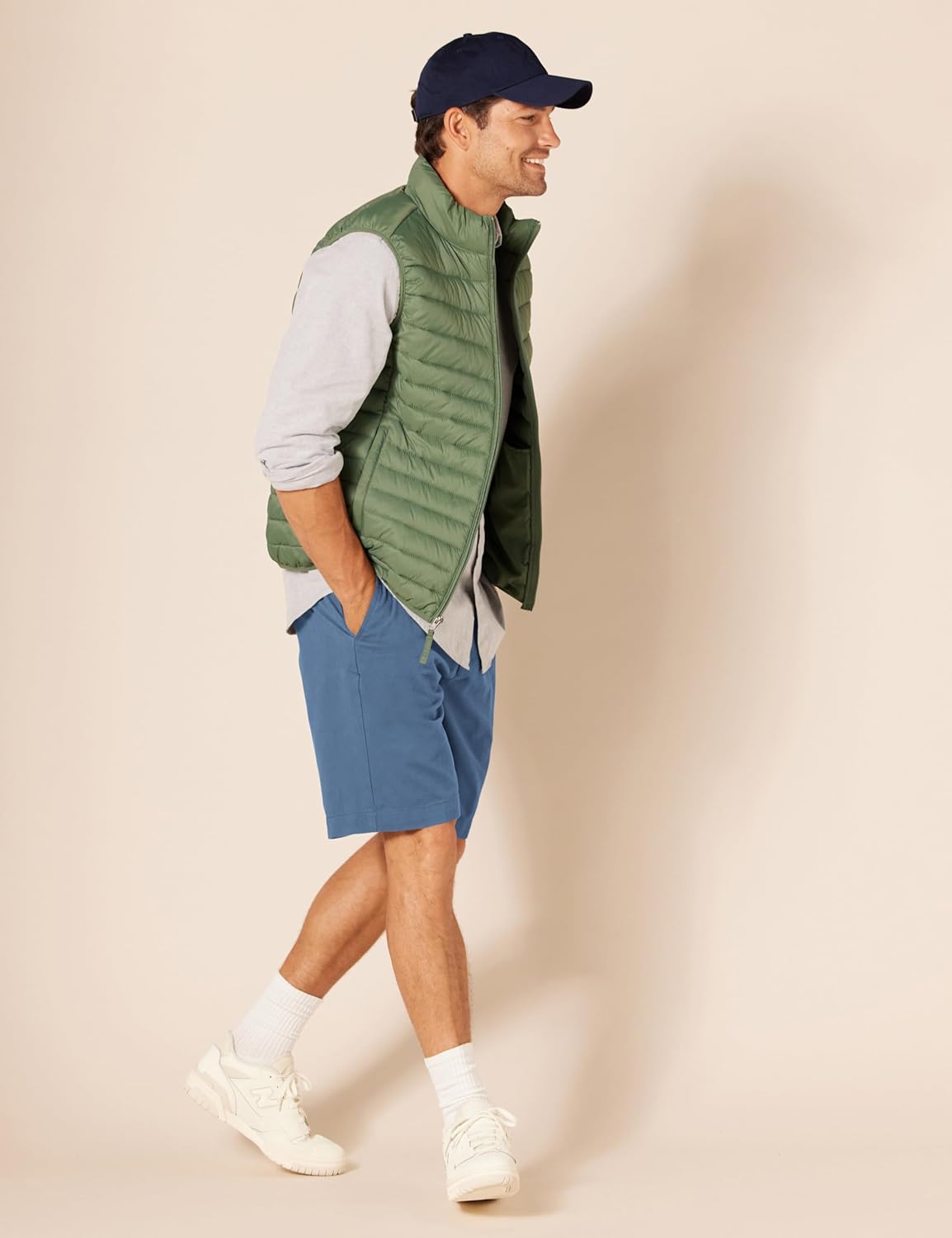 Thumbnail 2 de Amazon Essentials Men’s Classic Fit 9" (23cm) Pocketed Chino Shorts