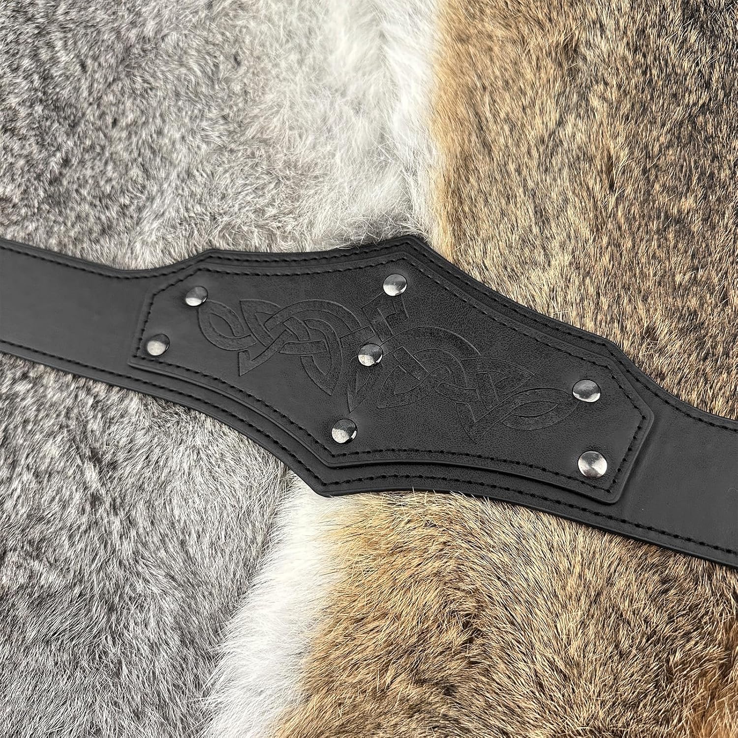 Detalle 2 de HiiFeuer Medieval Embossed Faux Leather Headpiece