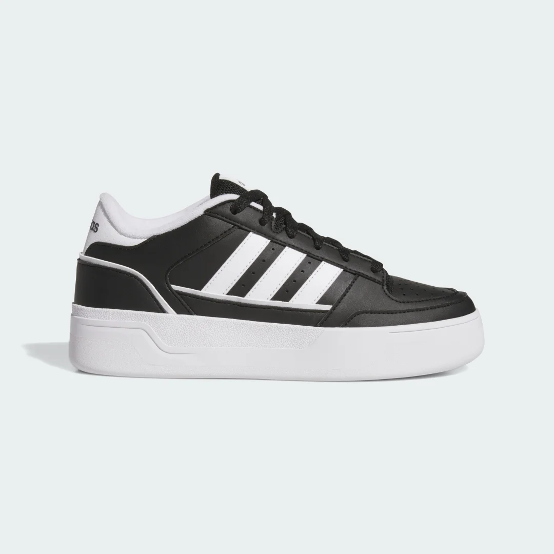 Detalle de Zapatillas Turnaround de Adidas: versatilidad en color negro para el día a día