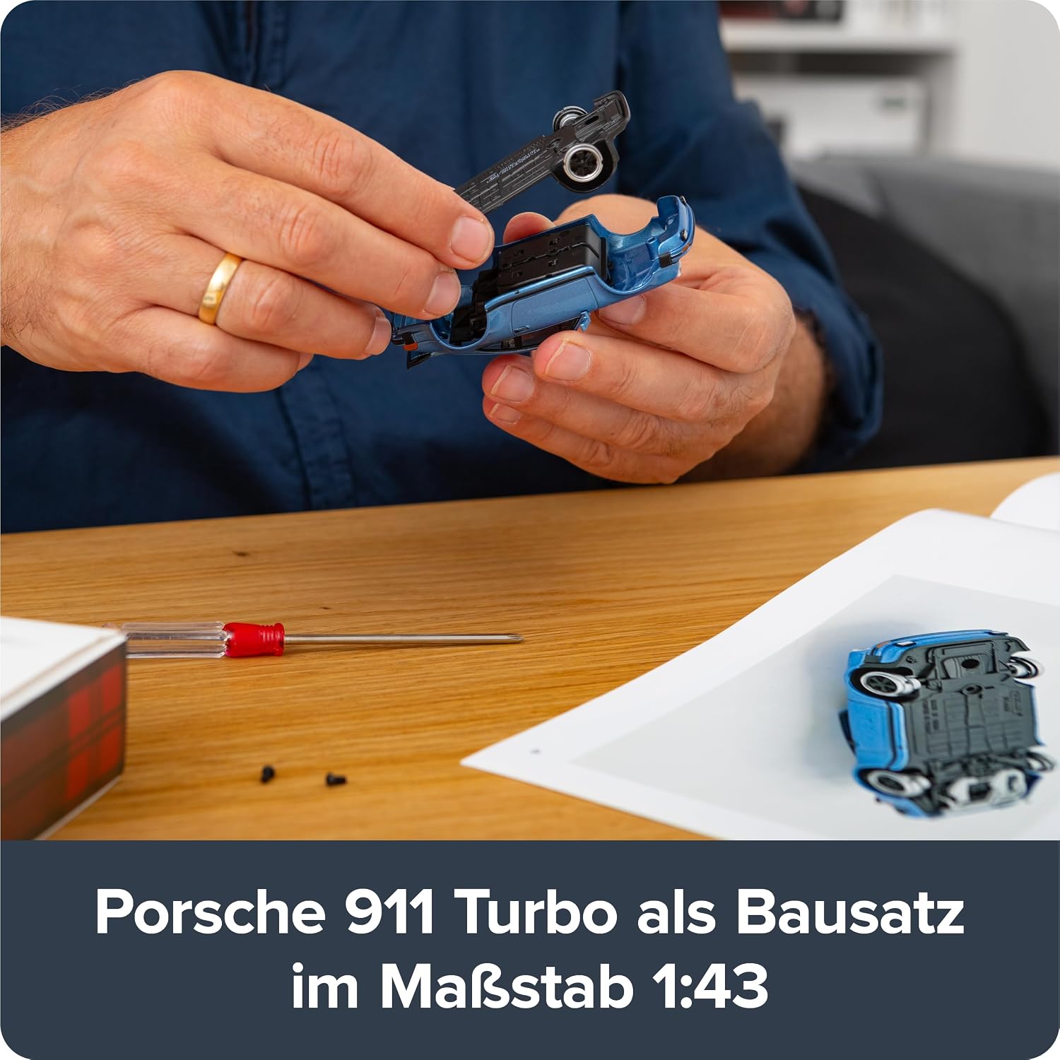 Thumbnail 3 de FRANZIS 67221 Porsche 911 Turbo-adventskalender på engelska och tyska