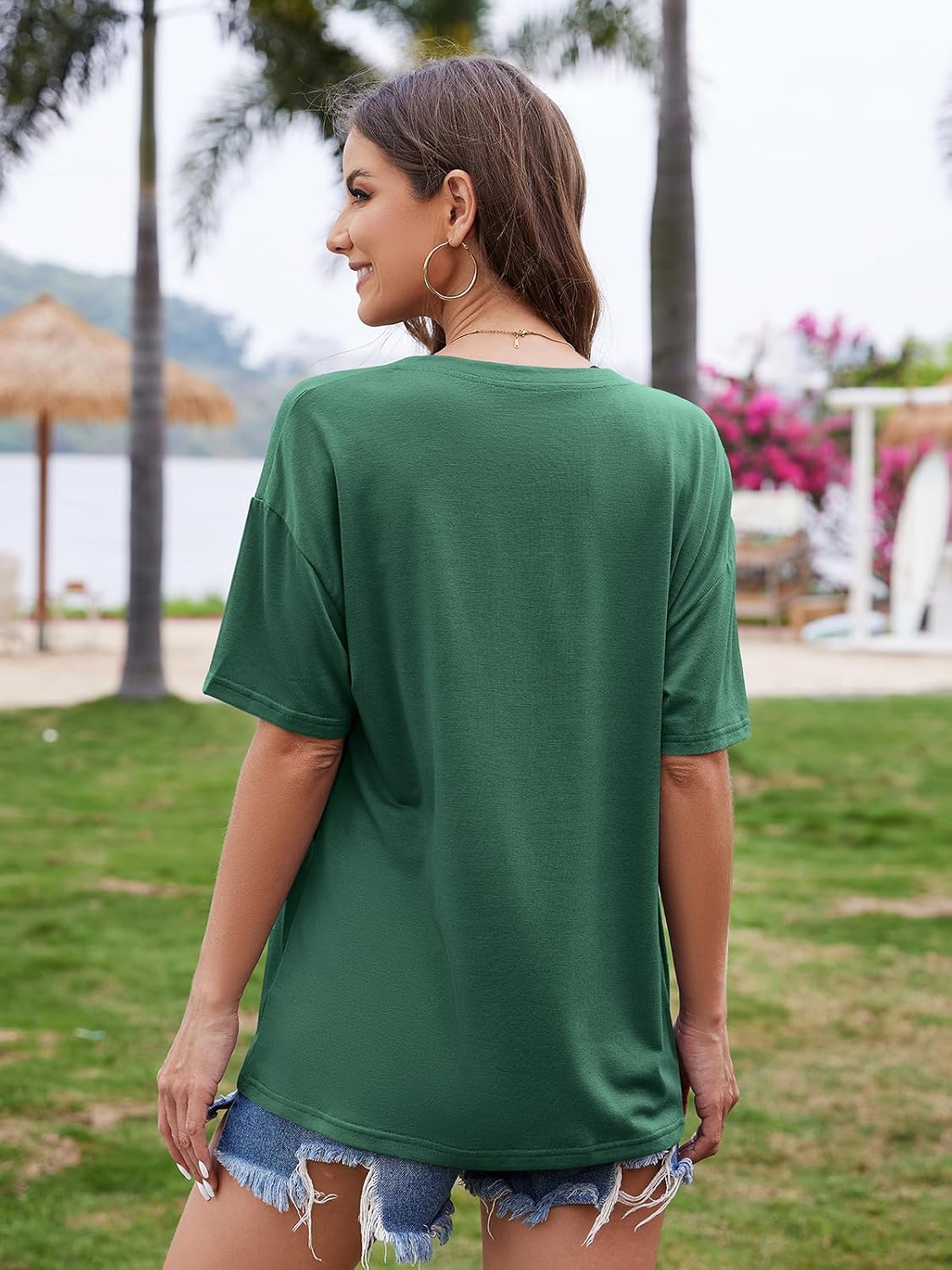 Detalle 1 de UNCLECAT Women's T-Shirt, Deep V-Neck